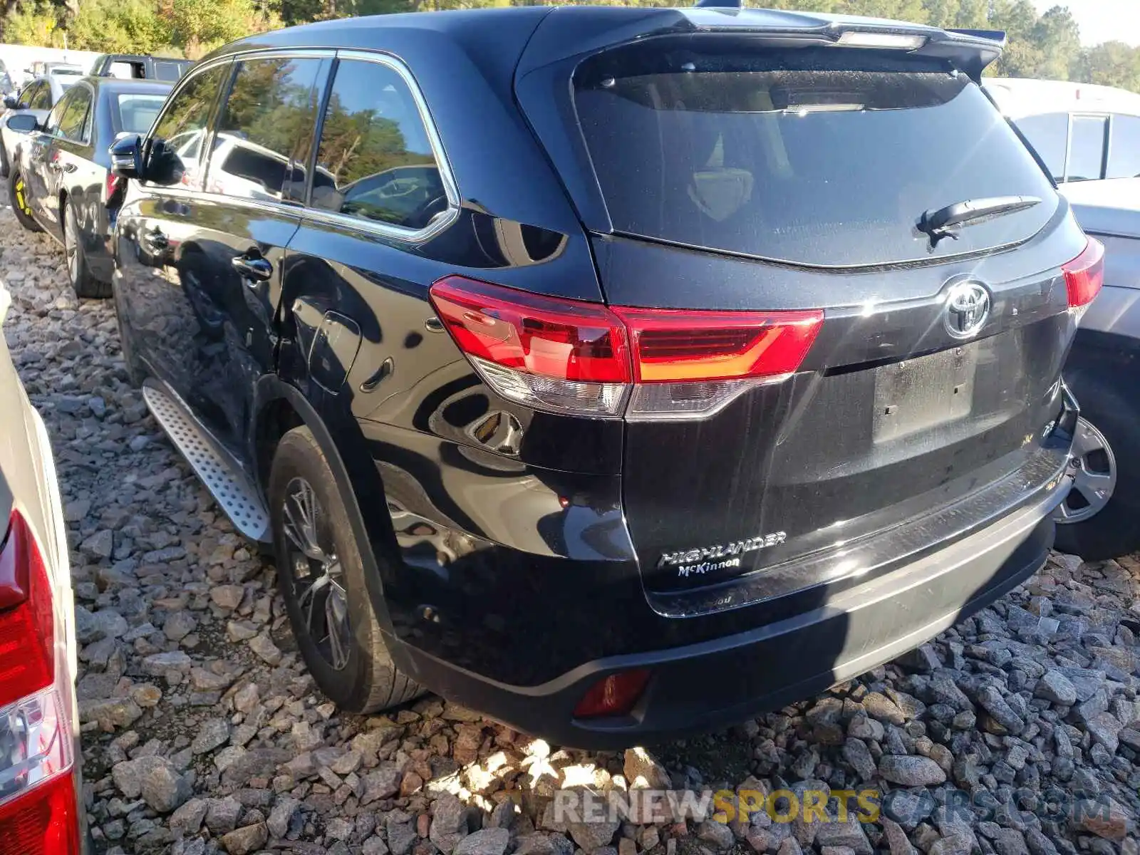 3 Photograph of a damaged car 5TDZZRFH8KS362060 TOYOTA HIGHLANDER 2019