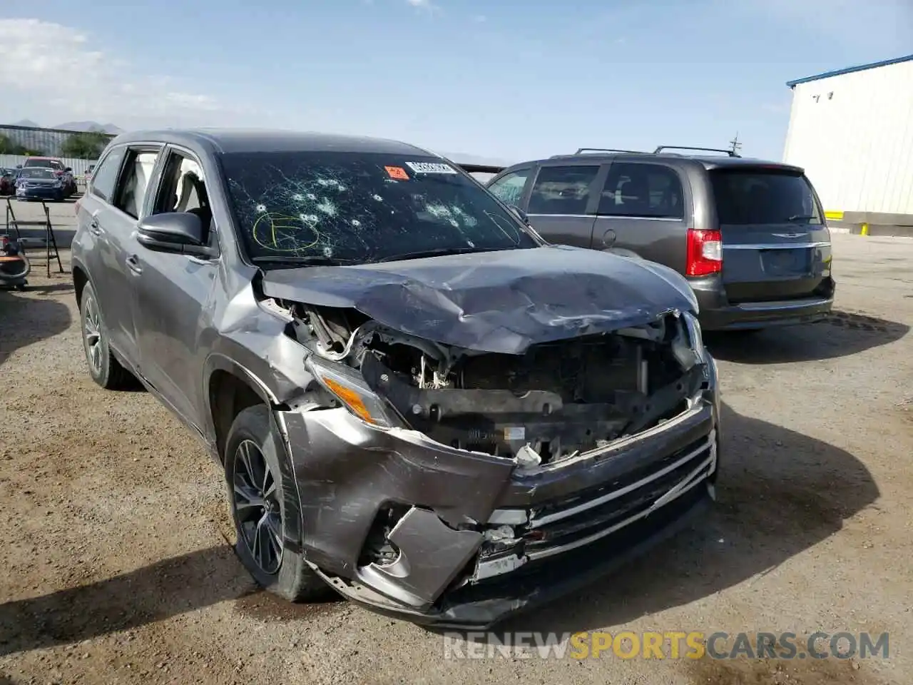 1 Photograph of a damaged car 5TDZZRFH8KS362415 TOYOTA HIGHLANDER 2019