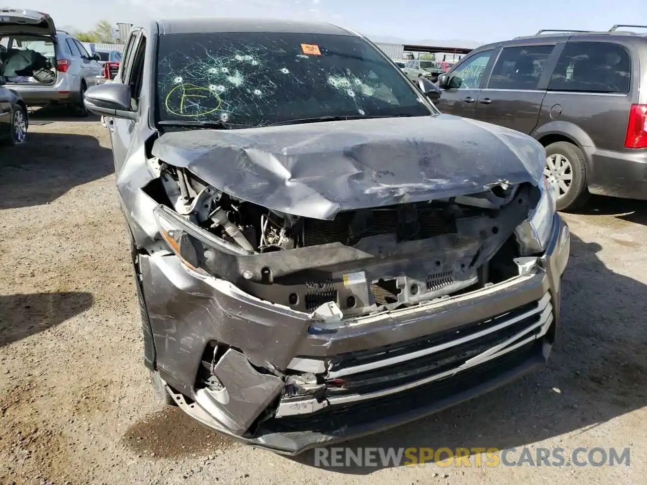 9 Photograph of a damaged car 5TDZZRFH8KS362415 TOYOTA HIGHLANDER 2019