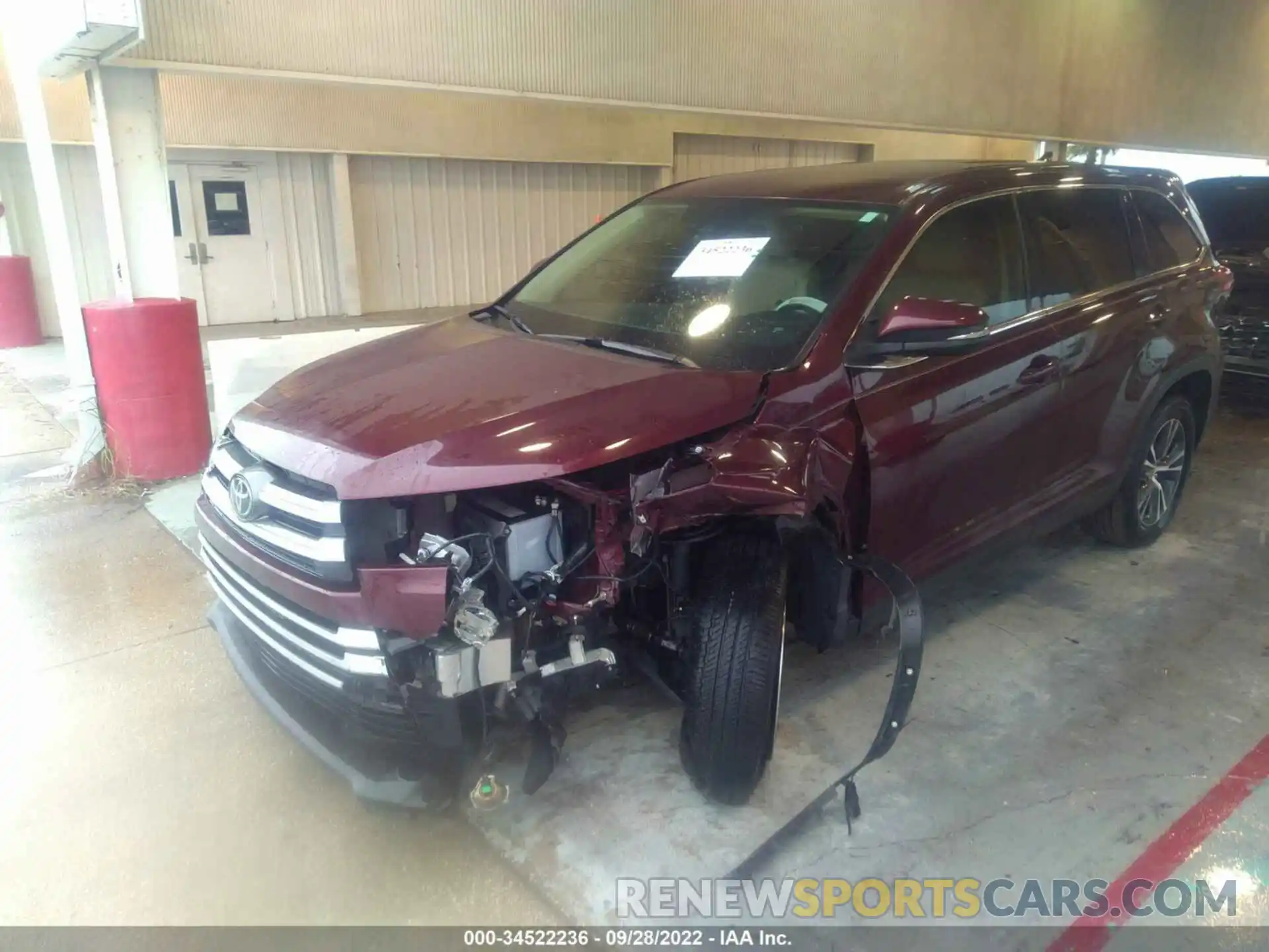 2 Photograph of a damaged car 5TDZZRFH8KS369994 TOYOTA HIGHLANDER 2019