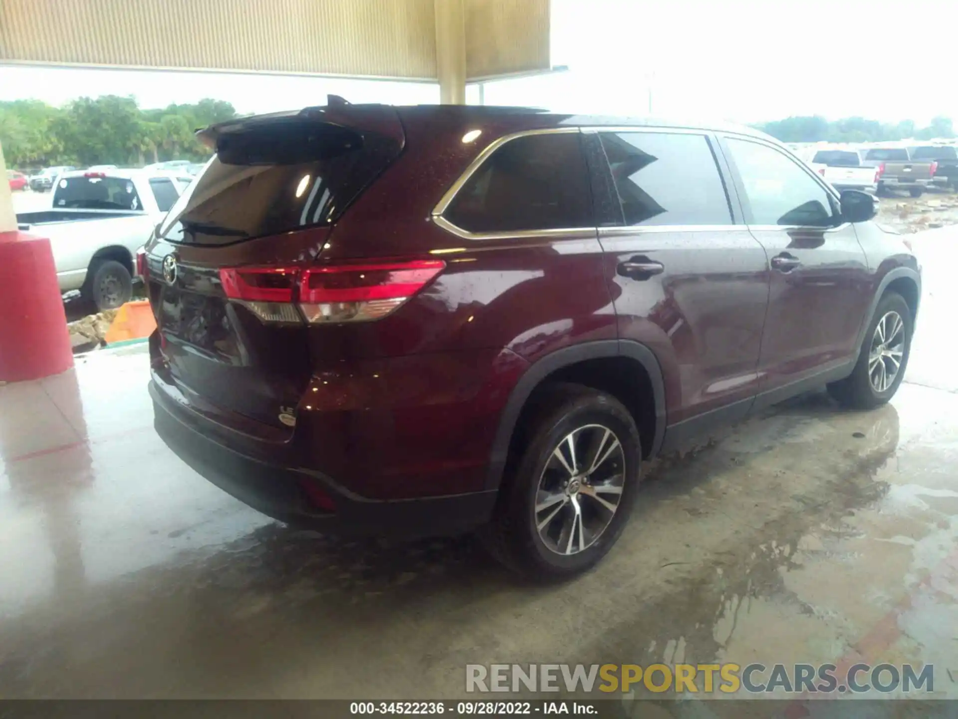 4 Photograph of a damaged car 5TDZZRFH8KS369994 TOYOTA HIGHLANDER 2019