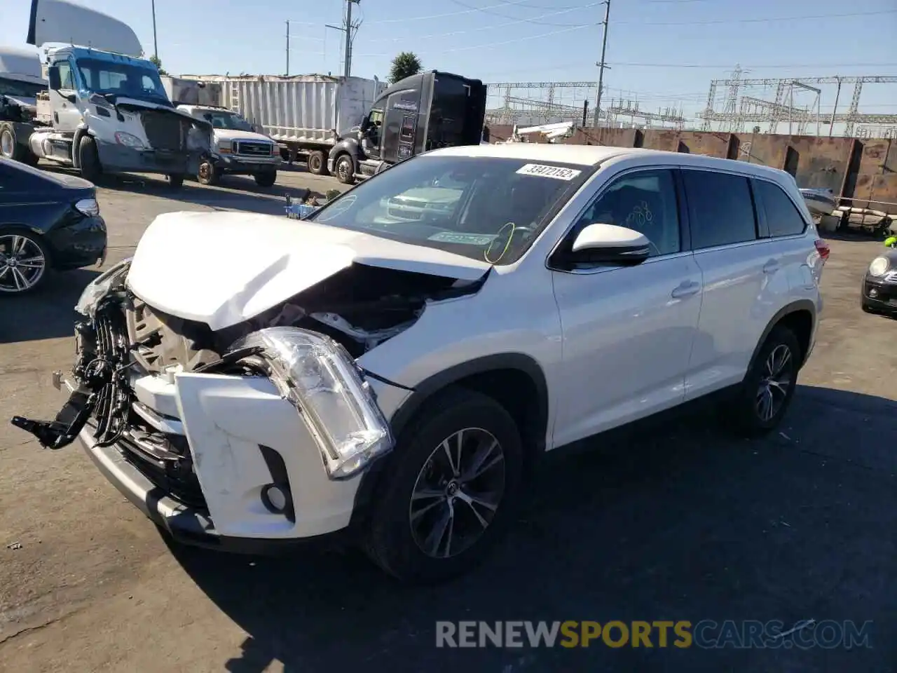 2 Photograph of a damaged car 5TDZZRFH9KS289605 TOYOTA HIGHLANDER 2019