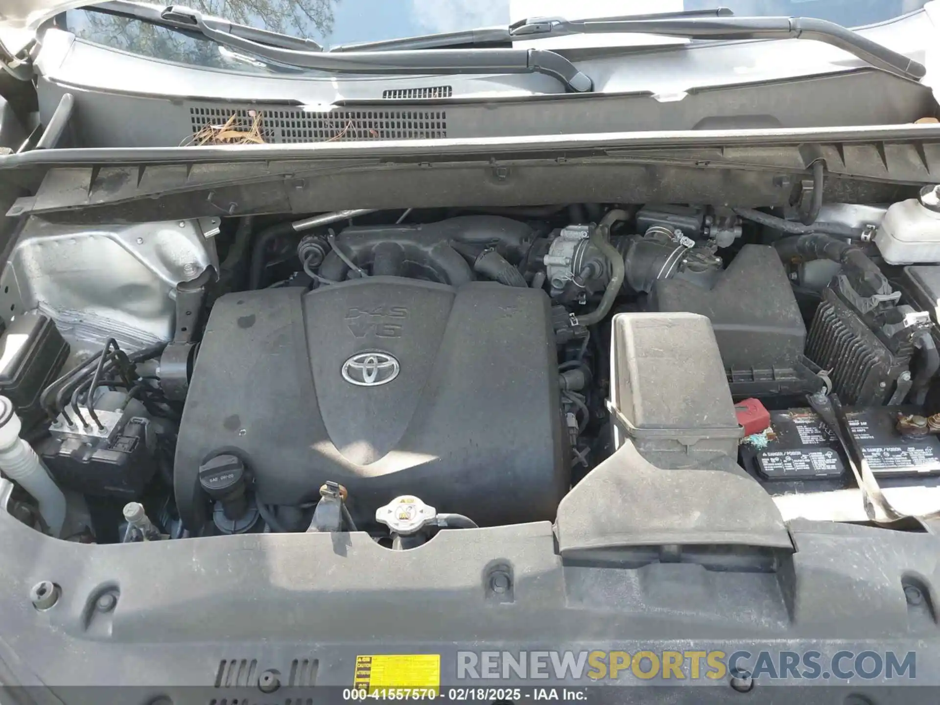 10 Photograph of a damaged car 5TDZZRFH9KS305057 TOYOTA HIGHLANDER 2019