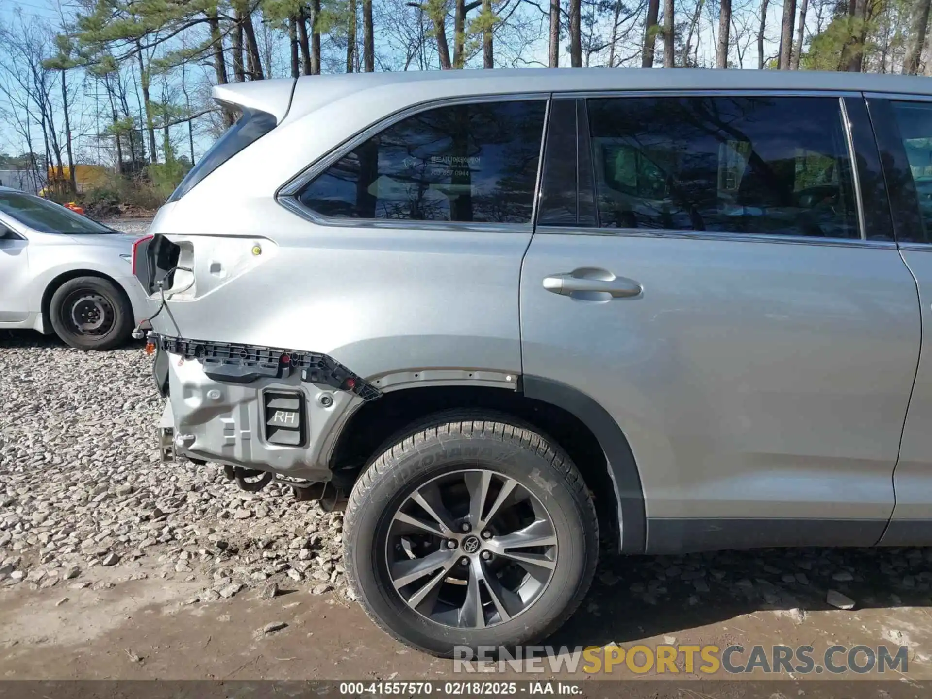 18 Photograph of a damaged car 5TDZZRFH9KS305057 TOYOTA HIGHLANDER 2019