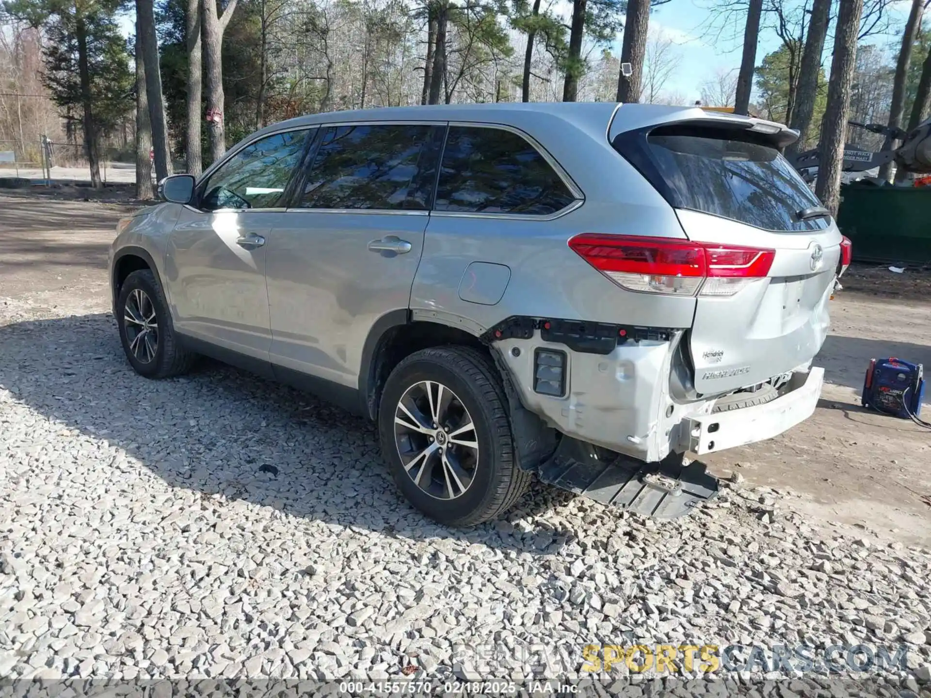 3 Photograph of a damaged car 5TDZZRFH9KS305057 TOYOTA HIGHLANDER 2019