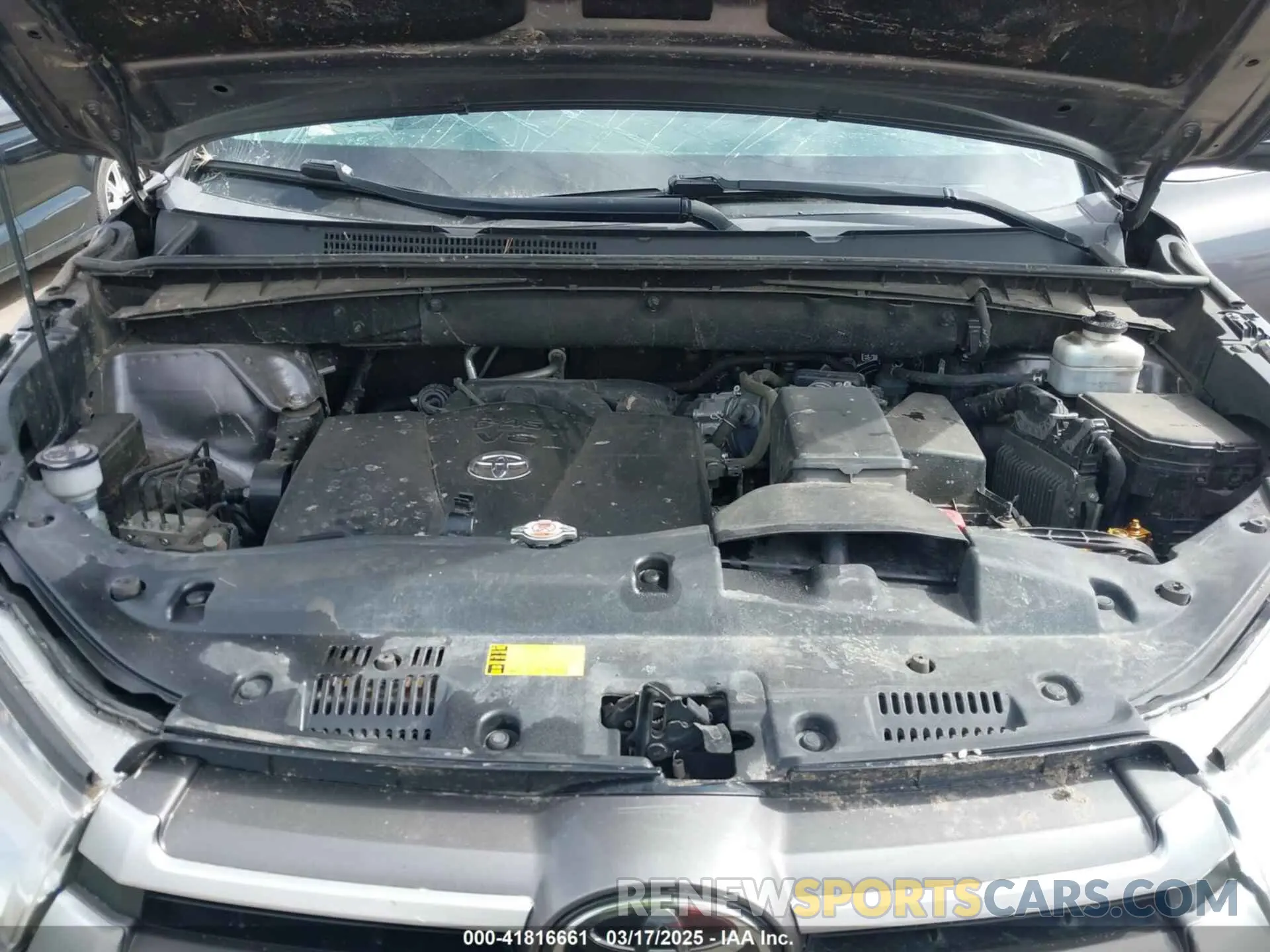 10 Photograph of a damaged car 5TDZZRFH9KS313370 TOYOTA HIGHLANDER 2019