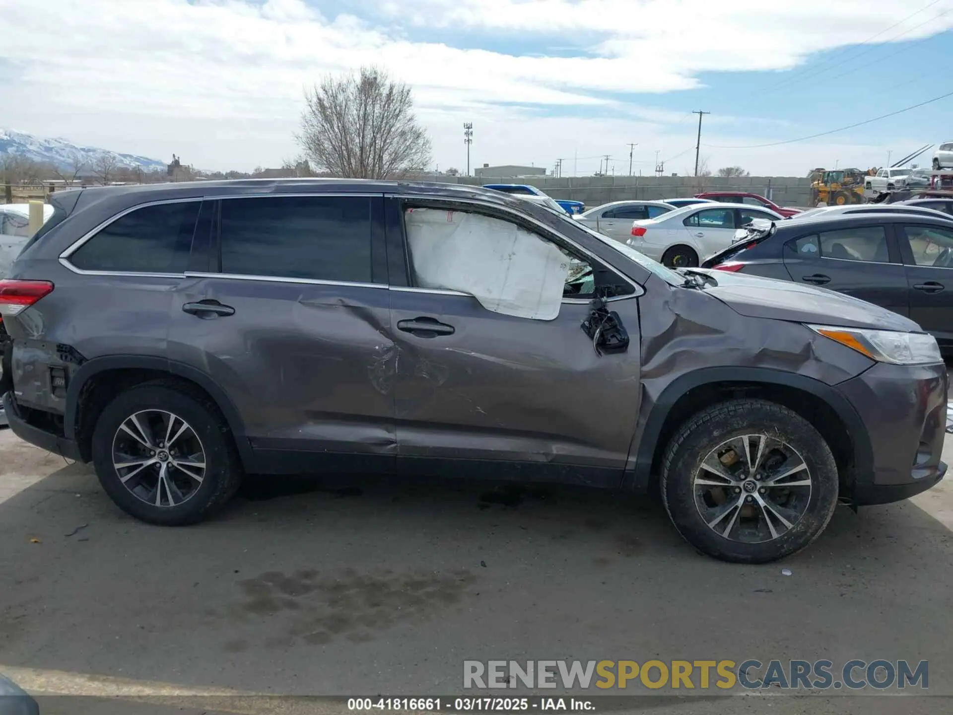12 Photograph of a damaged car 5TDZZRFH9KS313370 TOYOTA HIGHLANDER 2019