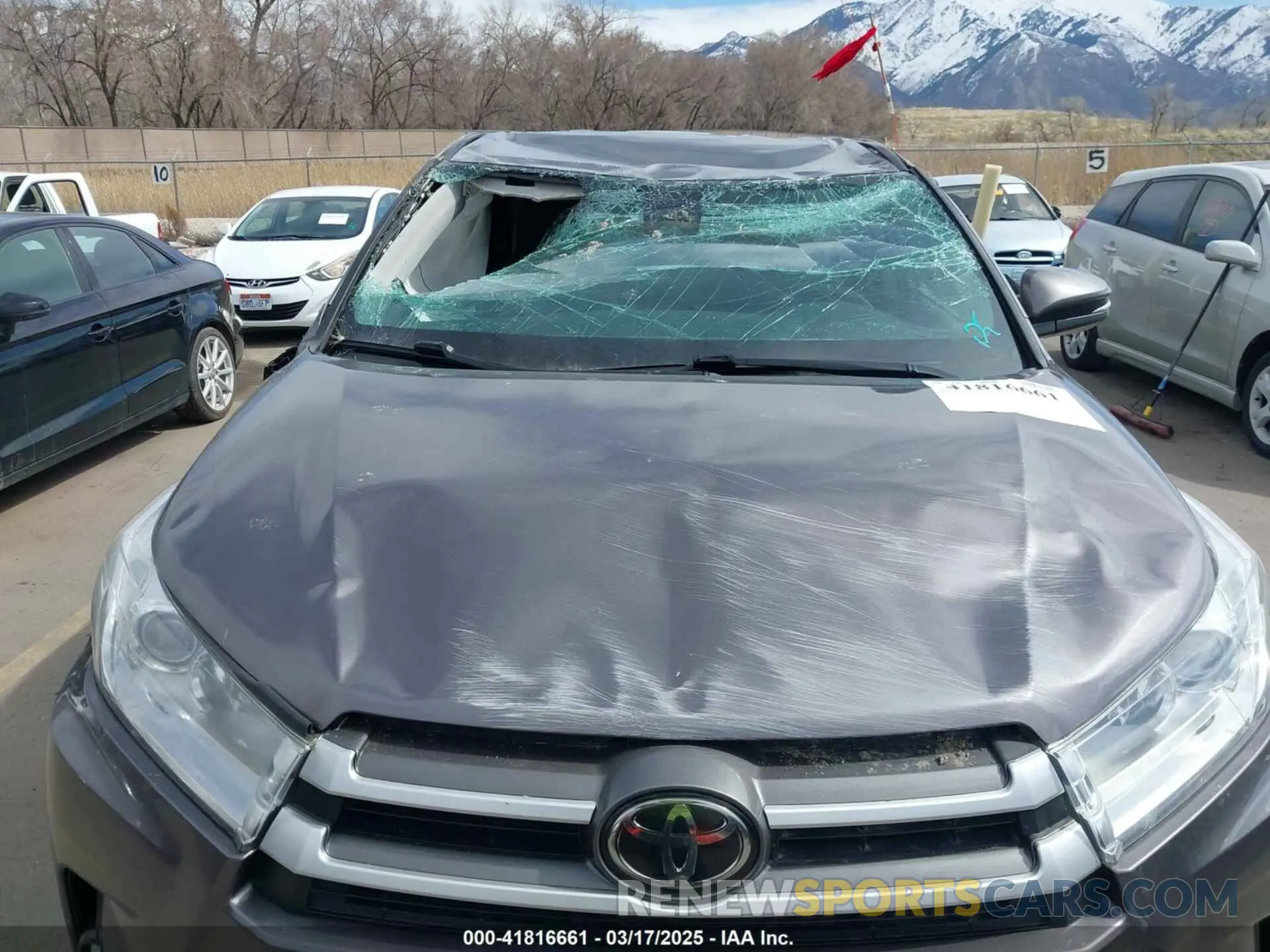 6 Photograph of a damaged car 5TDZZRFH9KS313370 TOYOTA HIGHLANDER 2019