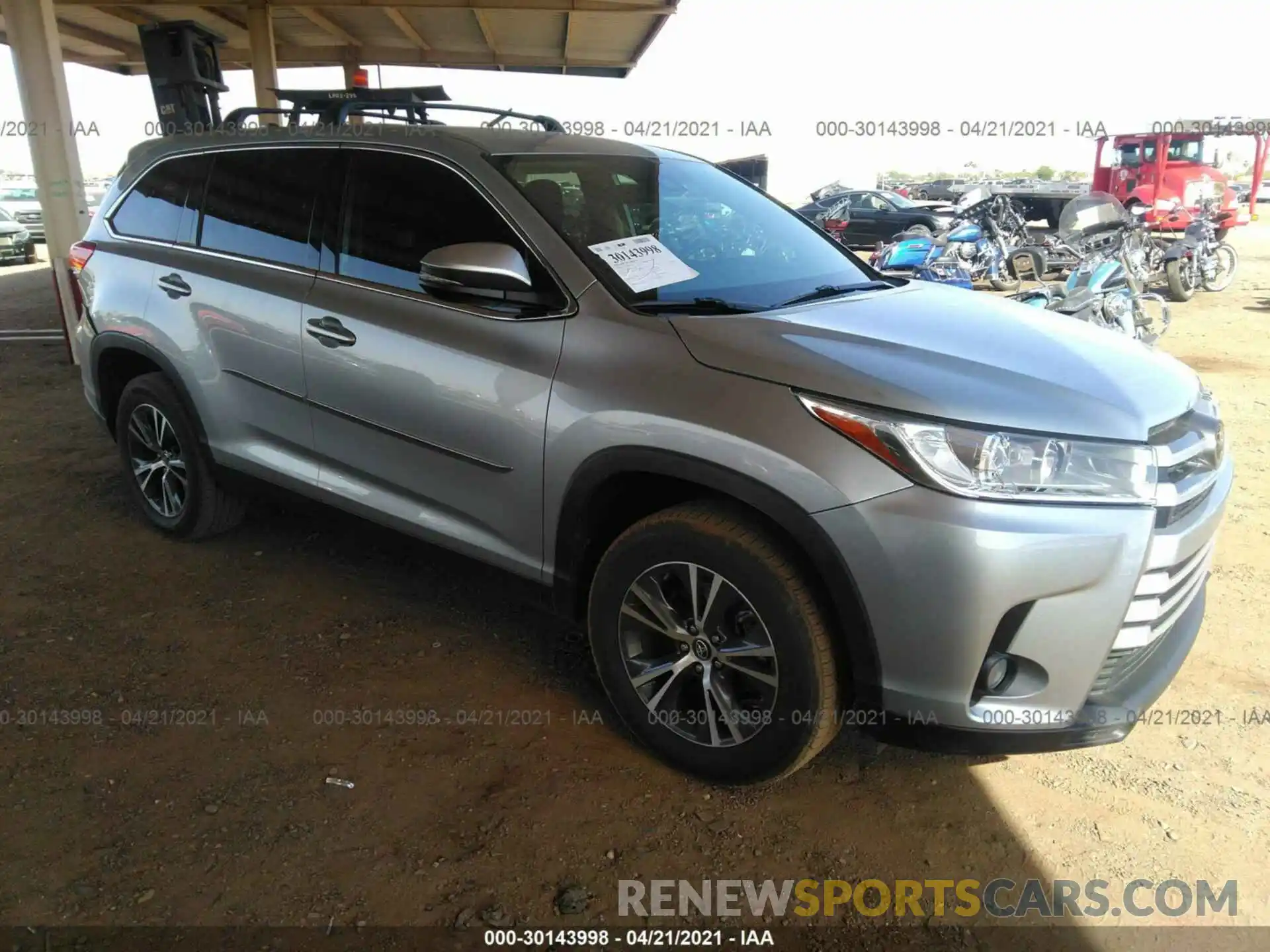 1 Photograph of a damaged car 5TDZZRFH9KS335806 TOYOTA HIGHLANDER 2019