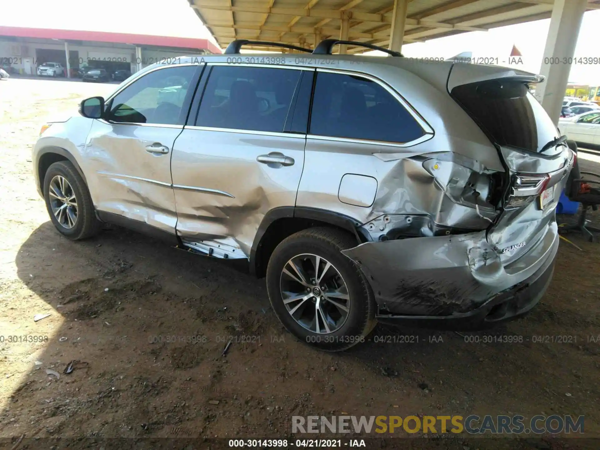 3 Photograph of a damaged car 5TDZZRFH9KS335806 TOYOTA HIGHLANDER 2019