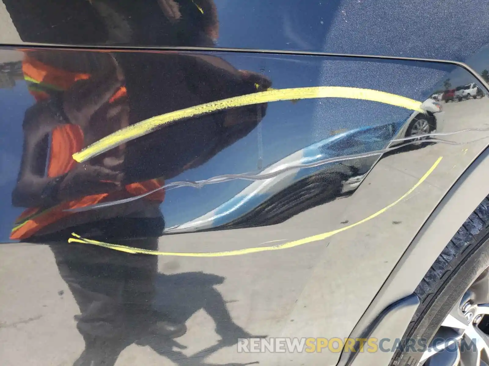 9 Photograph of a damaged car 5TDZZRFH9KS339175 TOYOTA HIGHLANDER 2019