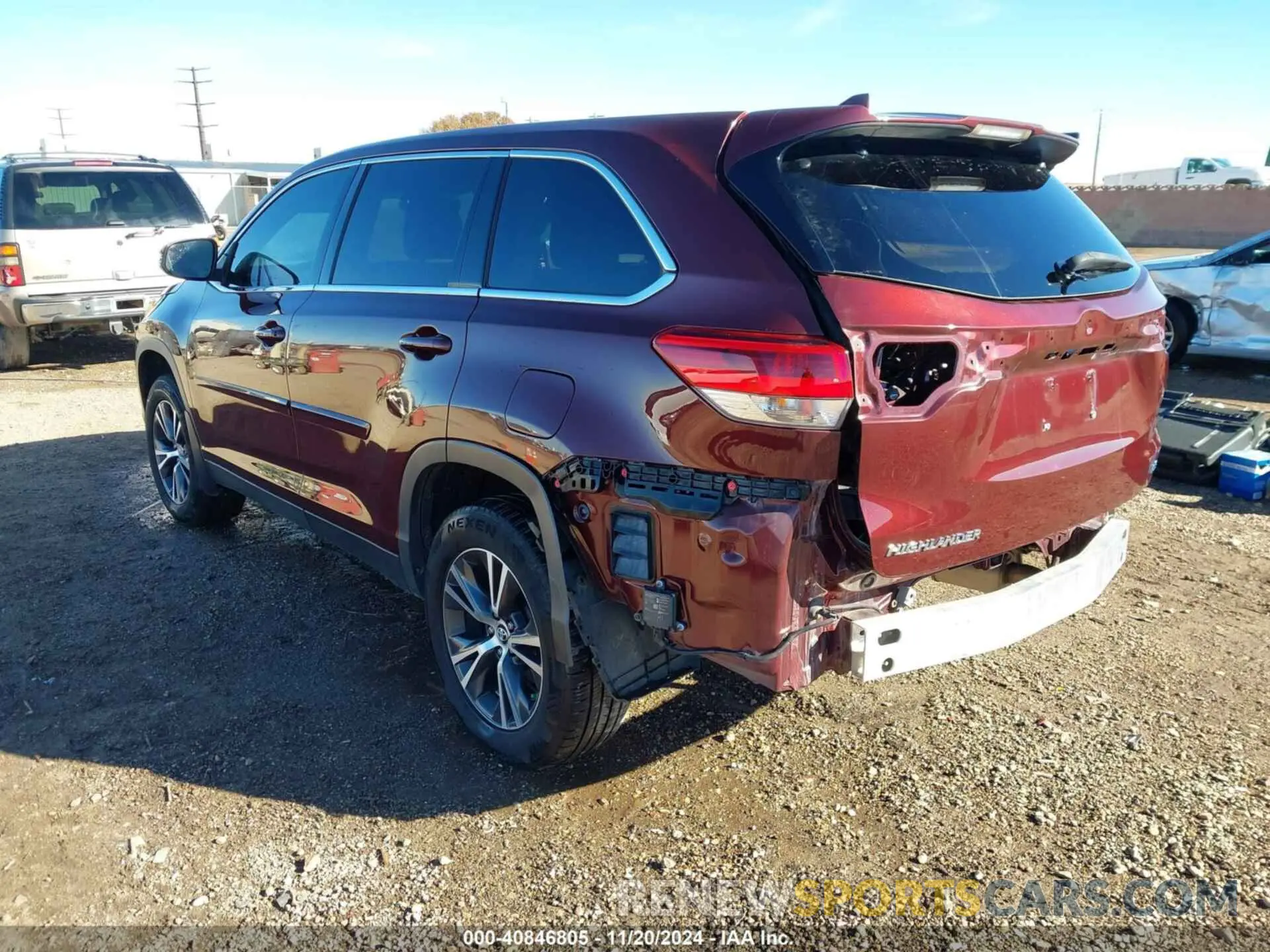 3 Photograph of a damaged car 5TDZZRFH9KS342786 TOYOTA HIGHLANDER 2019