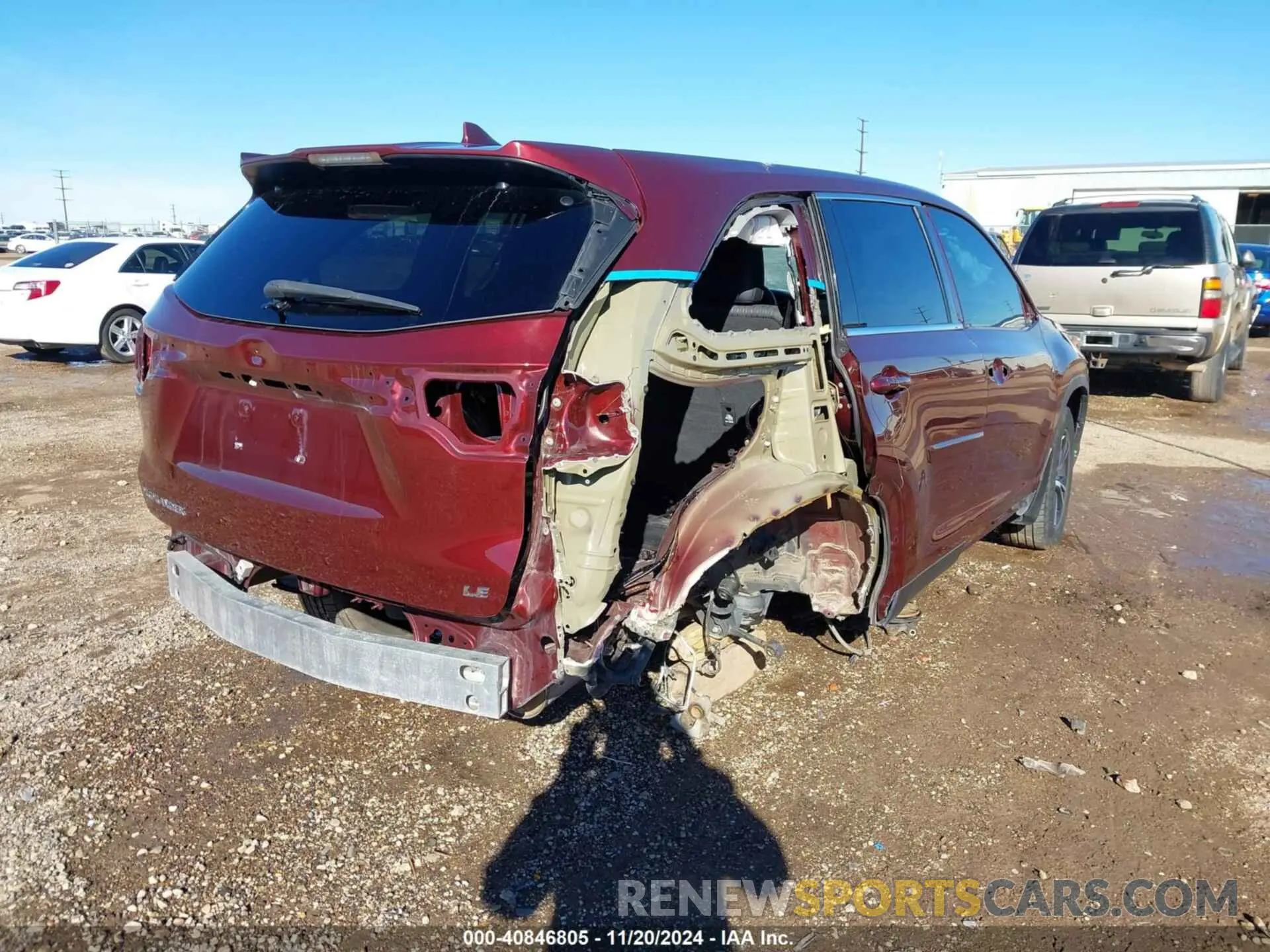 4 Photograph of a damaged car 5TDZZRFH9KS342786 TOYOTA HIGHLANDER 2019
