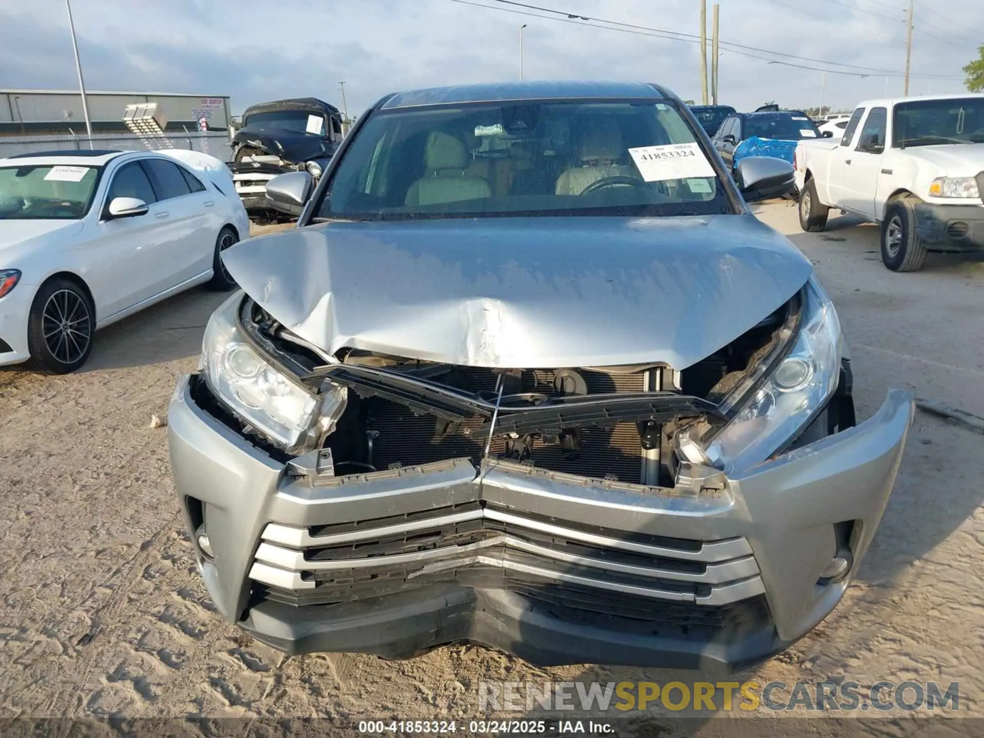 12 Photograph of a damaged car 5TDZZRFH9KS345333 TOYOTA HIGHLANDER 2019