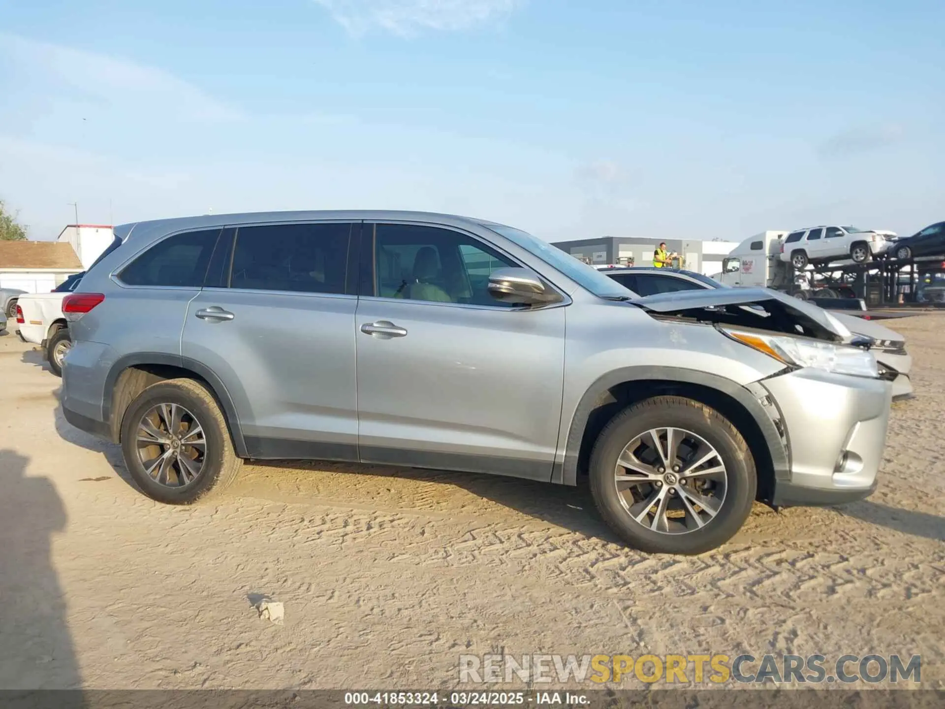 13 Photograph of a damaged car 5TDZZRFH9KS345333 TOYOTA HIGHLANDER 2019