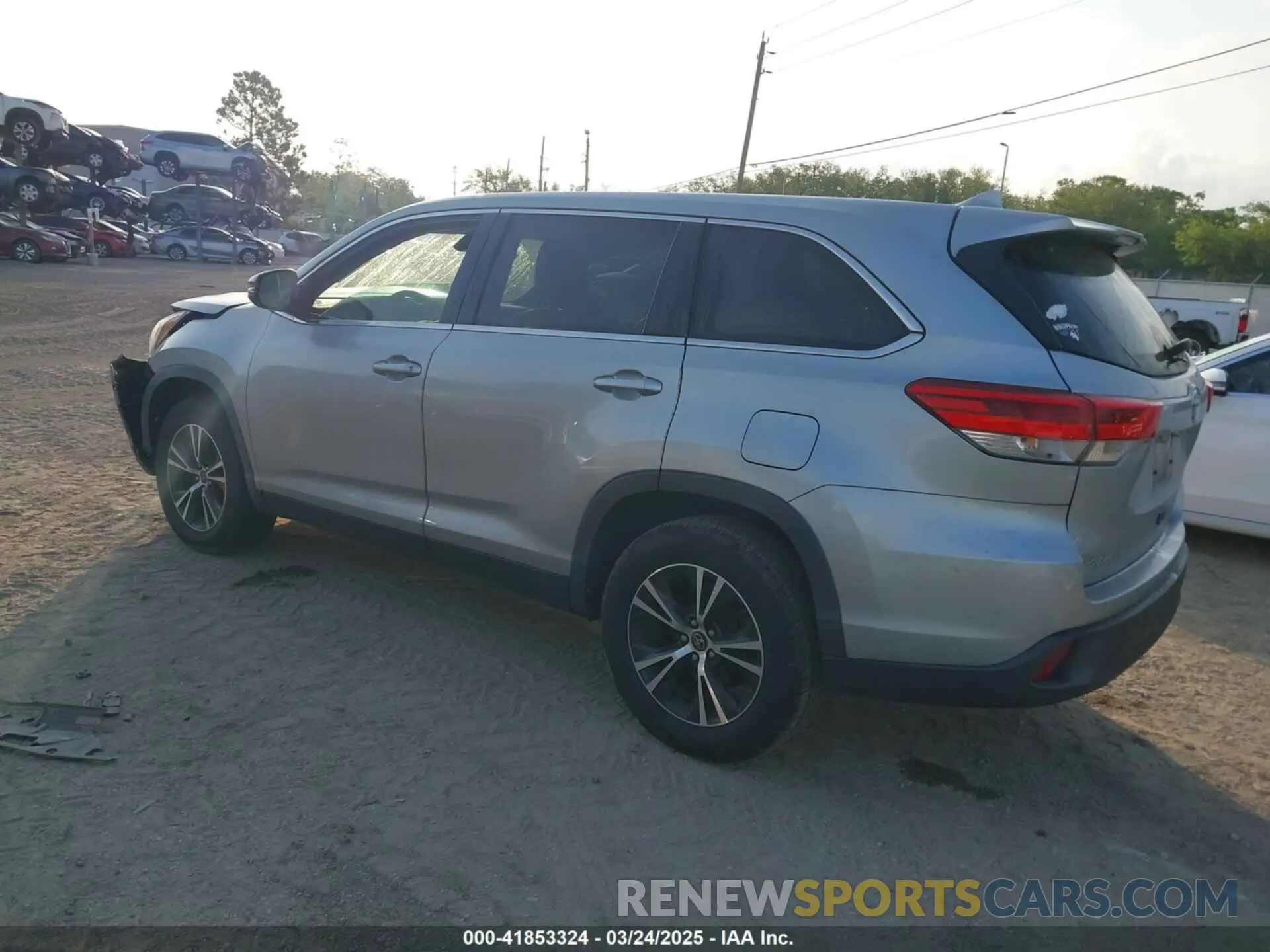 3 Photograph of a damaged car 5TDZZRFH9KS345333 TOYOTA HIGHLANDER 2019