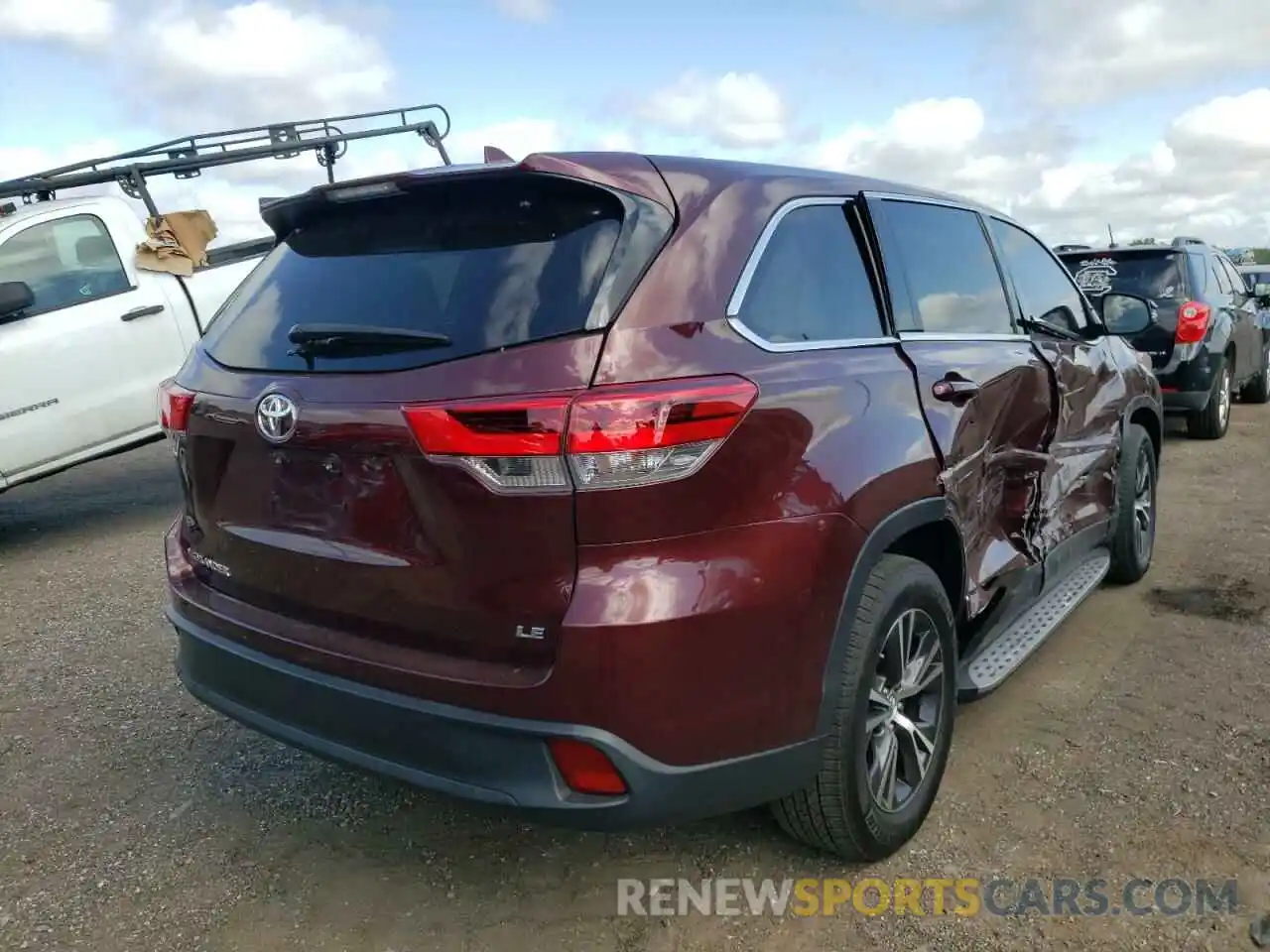 4 Photograph of a damaged car 5TDZZRFH9KS346790 TOYOTA HIGHLANDER 2019