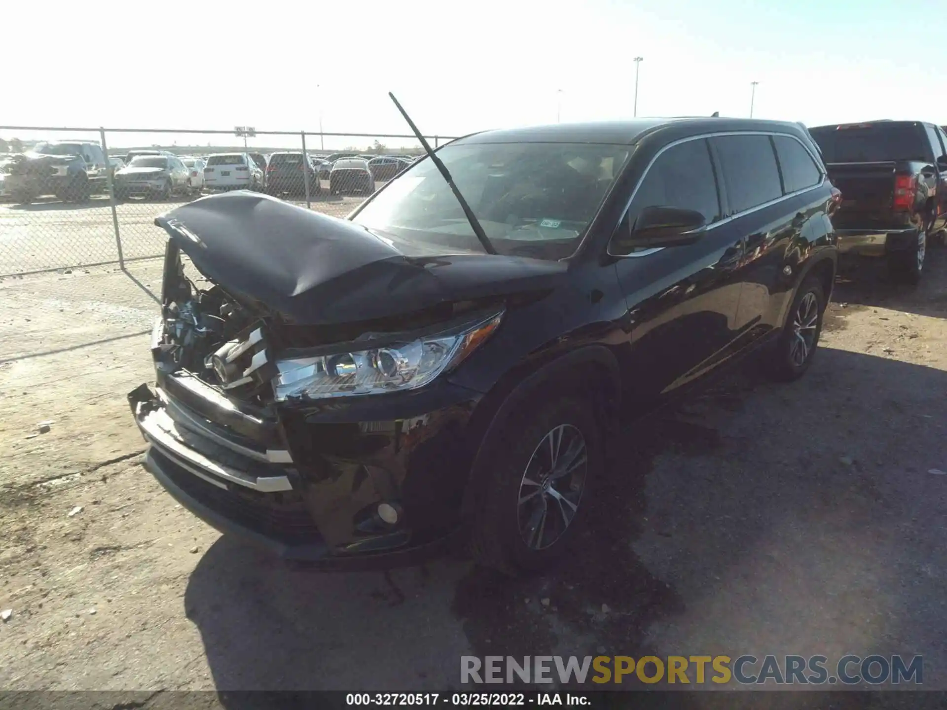 2 Photograph of a damaged car 5TDZZRFH9KS351990 TOYOTA HIGHLANDER 2019