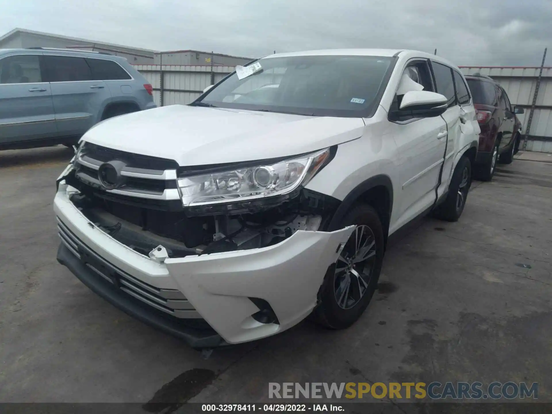 2 Photograph of a damaged car 5TDZZRFH9KS365288 TOYOTA HIGHLANDER 2019