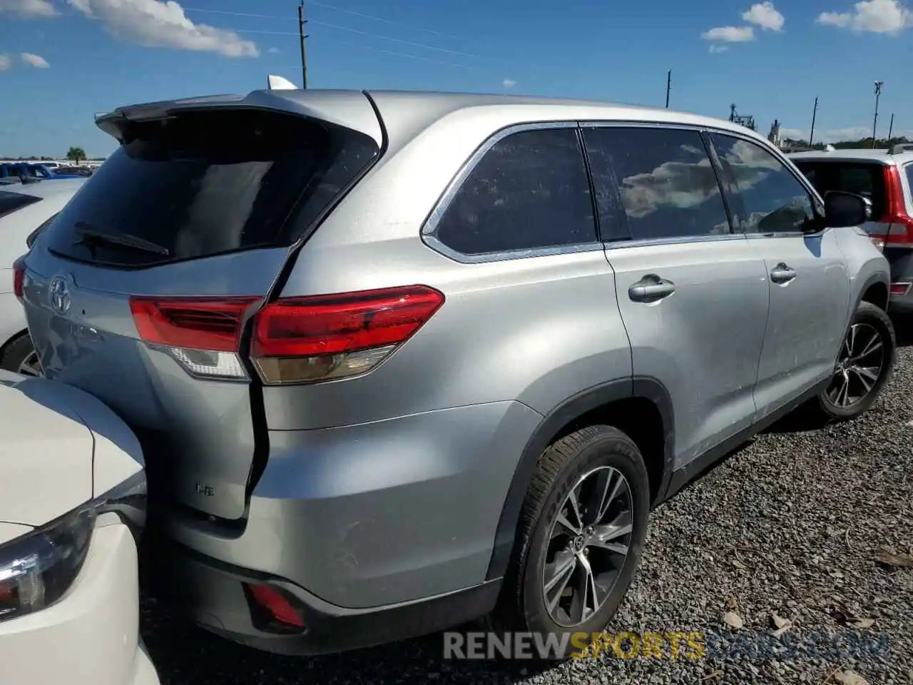 4 Photograph of a damaged car 5TDZZRFH9KS369468 TOYOTA HIGHLANDER 2019