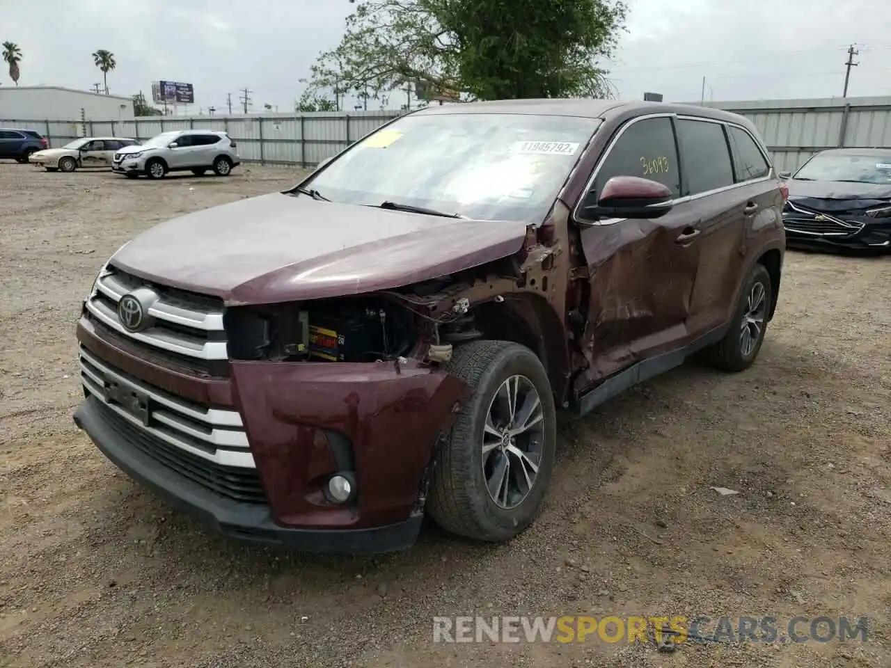 2 Photograph of a damaged car 5TDZZRFH9KS369518 TOYOTA HIGHLANDER 2019