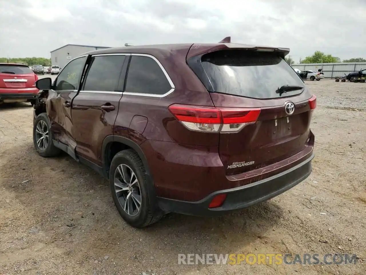 3 Photograph of a damaged car 5TDZZRFH9KS369518 TOYOTA HIGHLANDER 2019