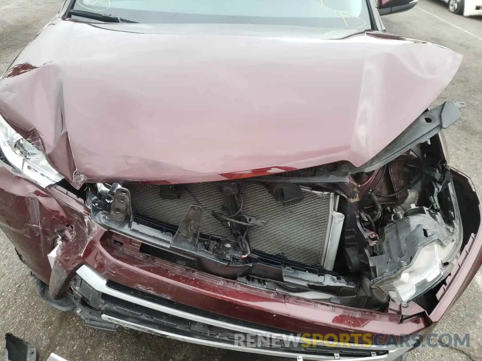 7 Photograph of a damaged car 5TDZZRFH9KS370409 TOYOTA HIGHLANDER 2019