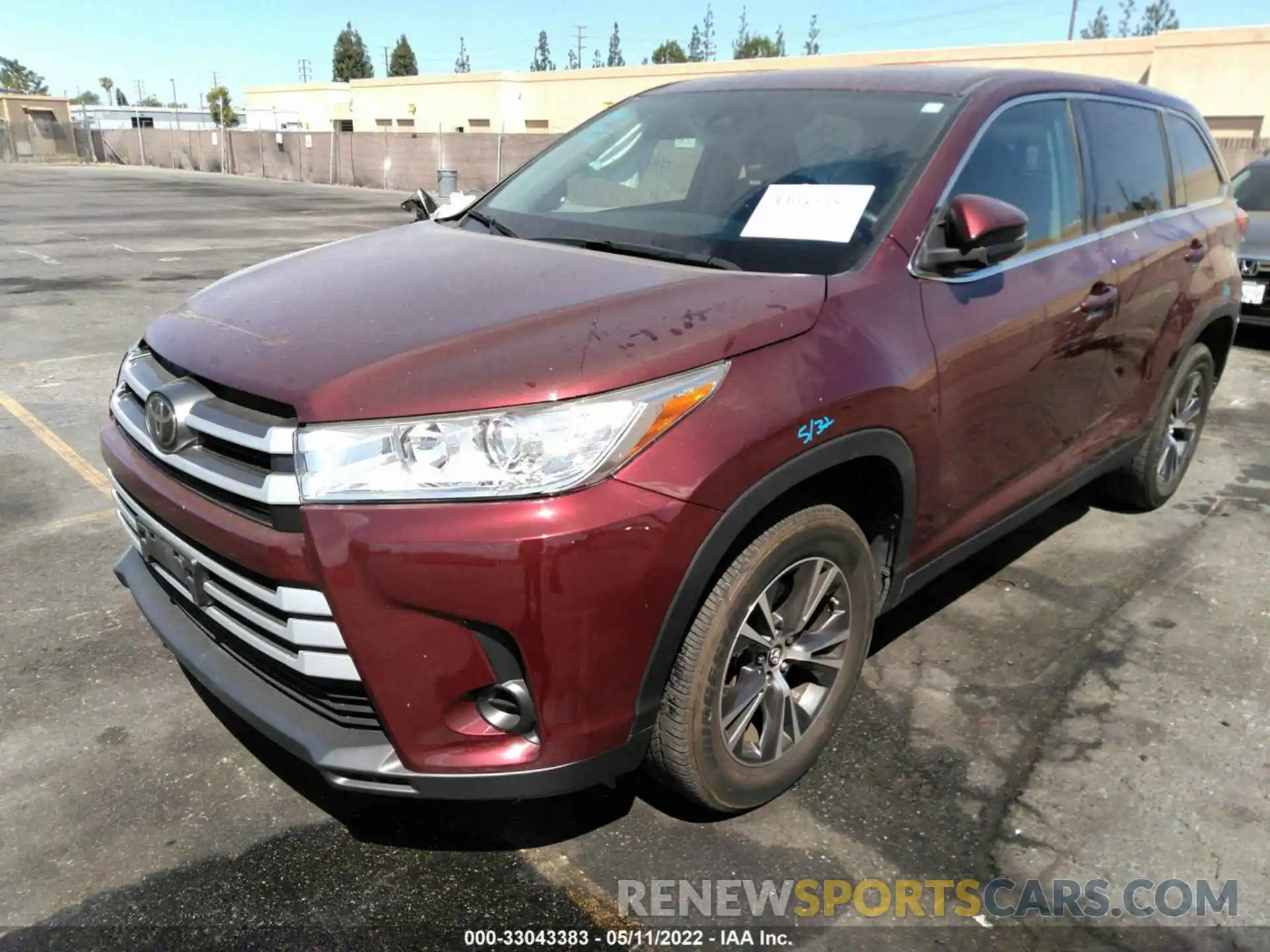 2 Photograph of a damaged car 5TDZZRFHXKS295168 TOYOTA HIGHLANDER 2019