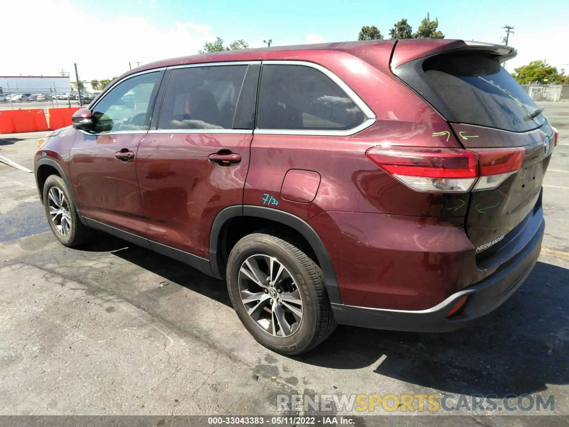 3 Photograph of a damaged car 5TDZZRFHXKS295168 TOYOTA HIGHLANDER 2019