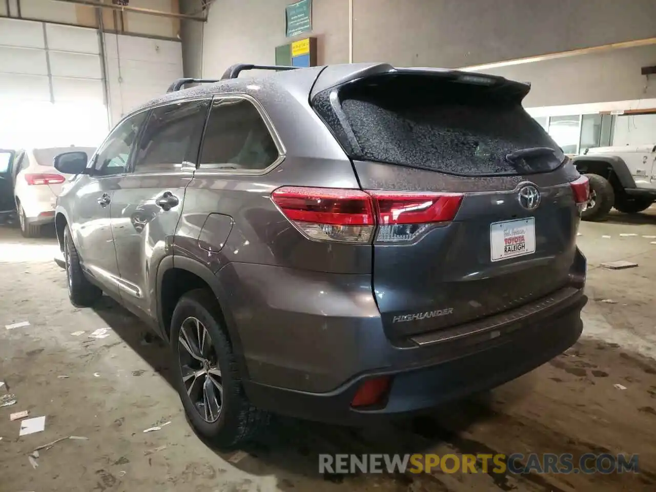 3 Photograph of a damaged car 5TDZZRFHXKS296918 TOYOTA HIGHLANDER 2019