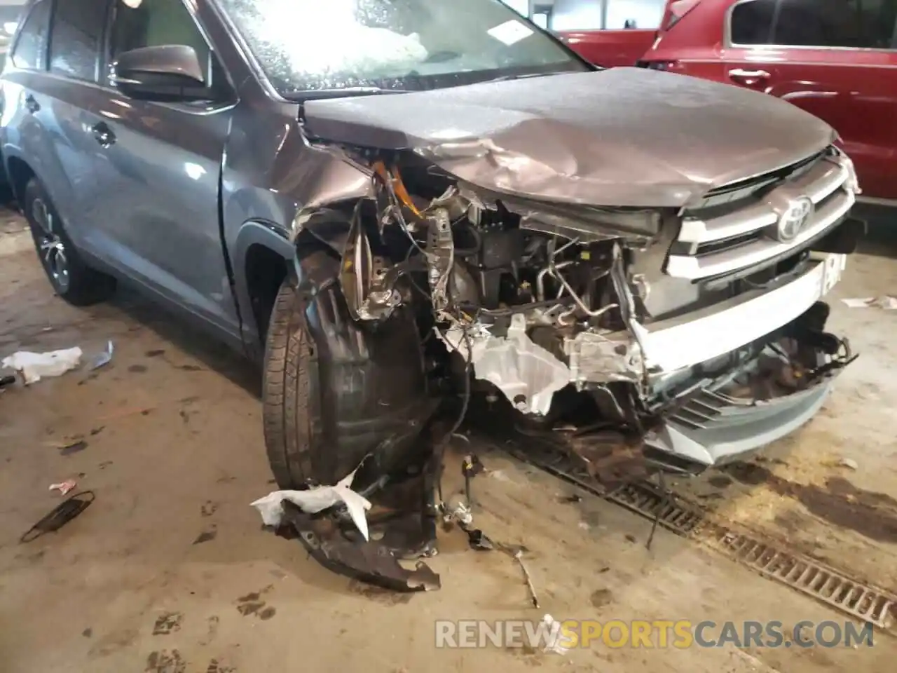 9 Photograph of a damaged car 5TDZZRFHXKS296918 TOYOTA HIGHLANDER 2019