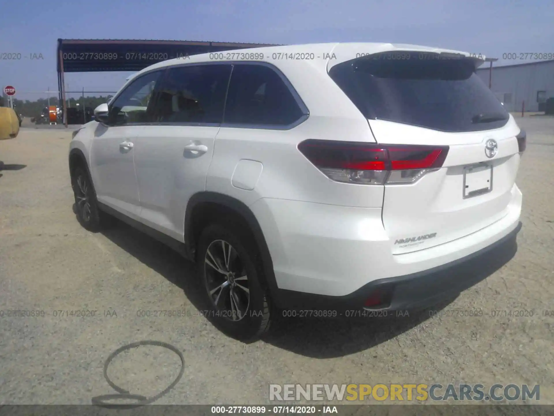 3 Photograph of a damaged car 5TDZZRFHXKS299043 TOYOTA HIGHLANDER 2019