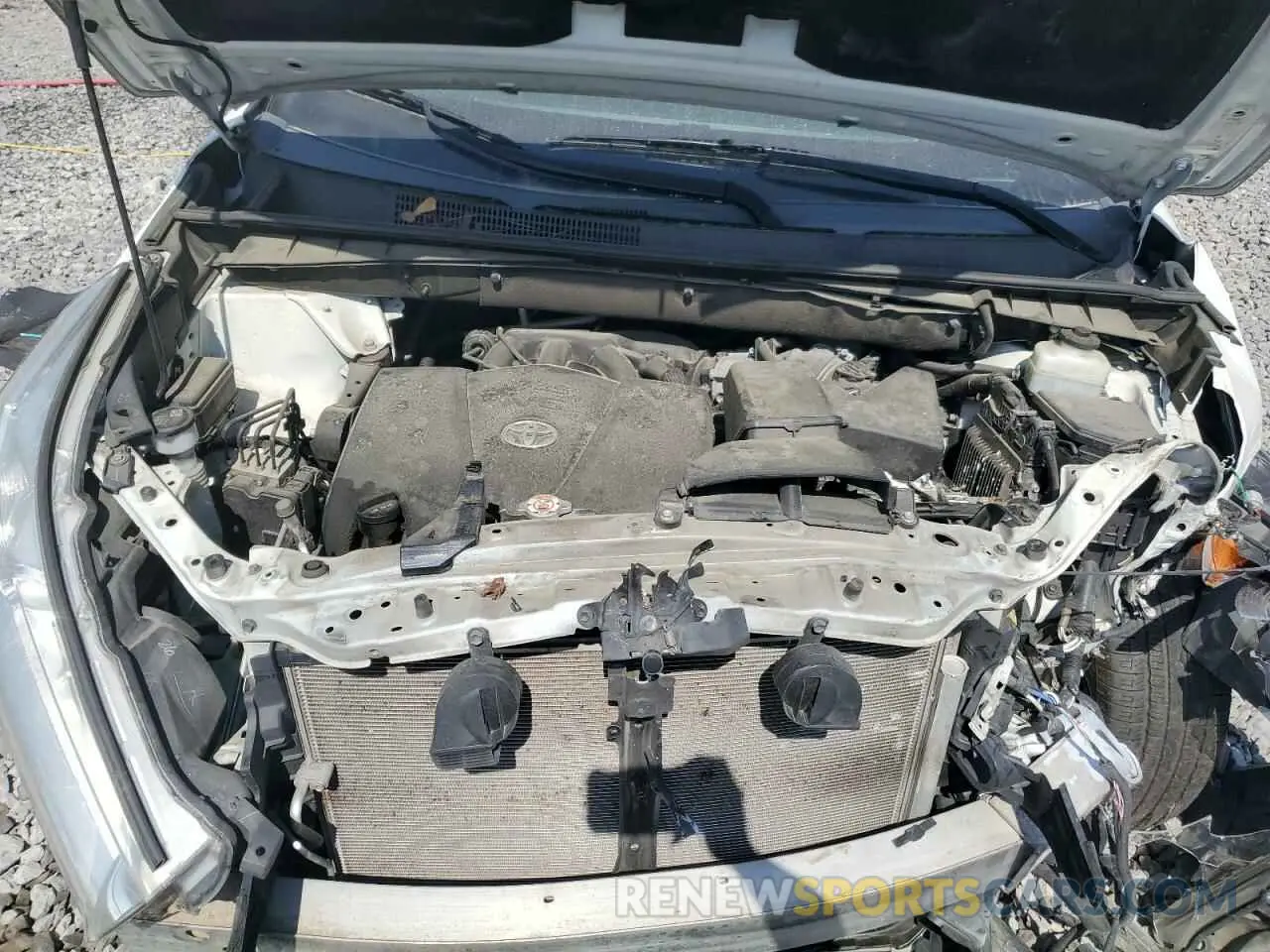 12 Photograph of a damaged car 5TDZZRFHXKS299737 TOYOTA HIGHLANDER 2019