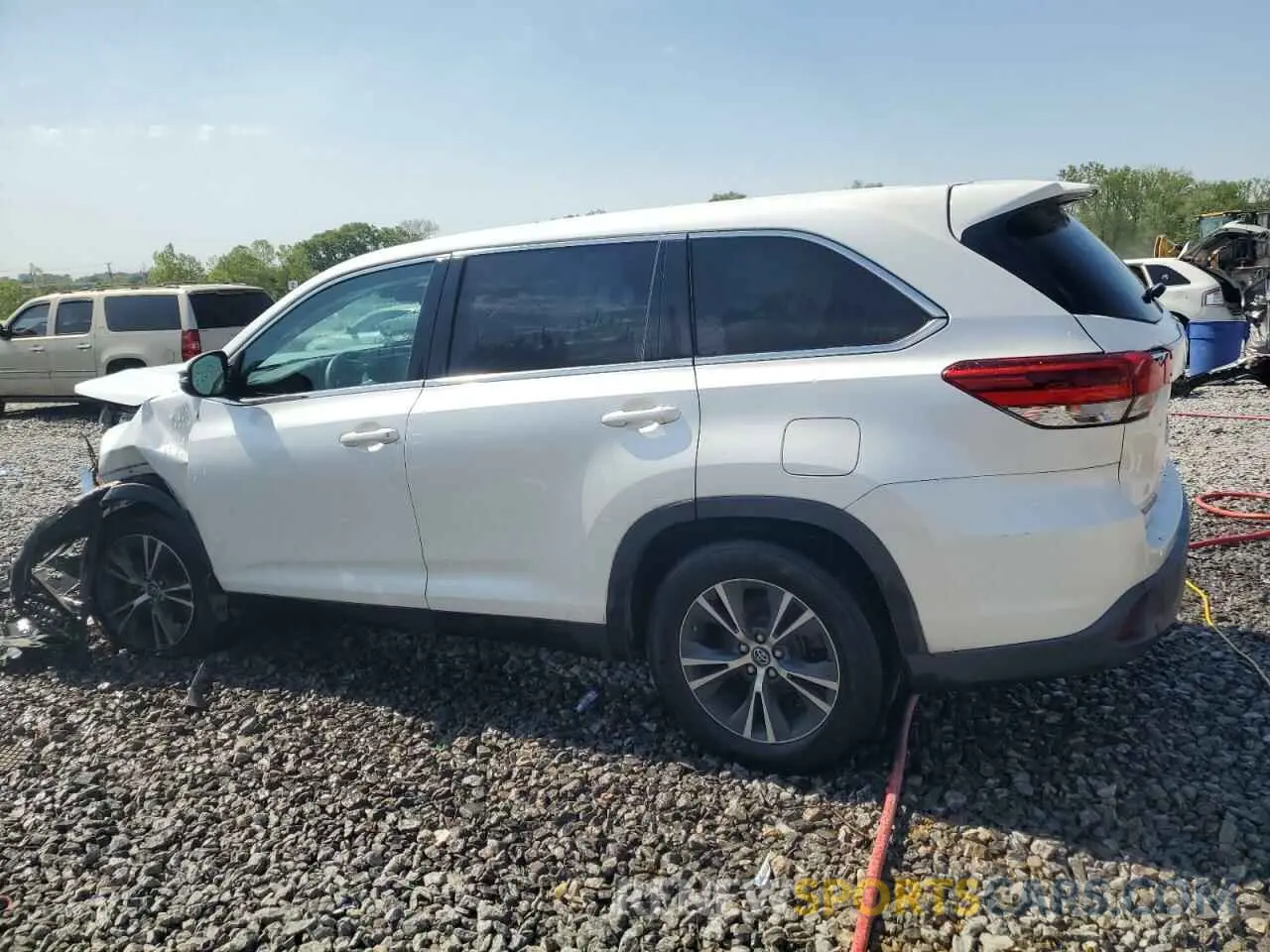 2 Photograph of a damaged car 5TDZZRFHXKS299737 TOYOTA HIGHLANDER 2019