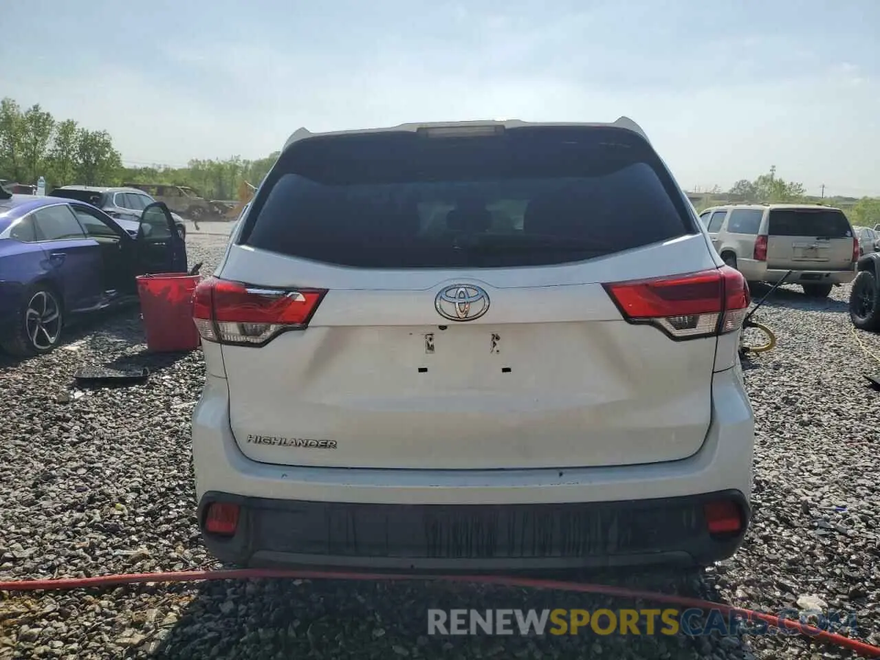 6 Photograph of a damaged car 5TDZZRFHXKS299737 TOYOTA HIGHLANDER 2019