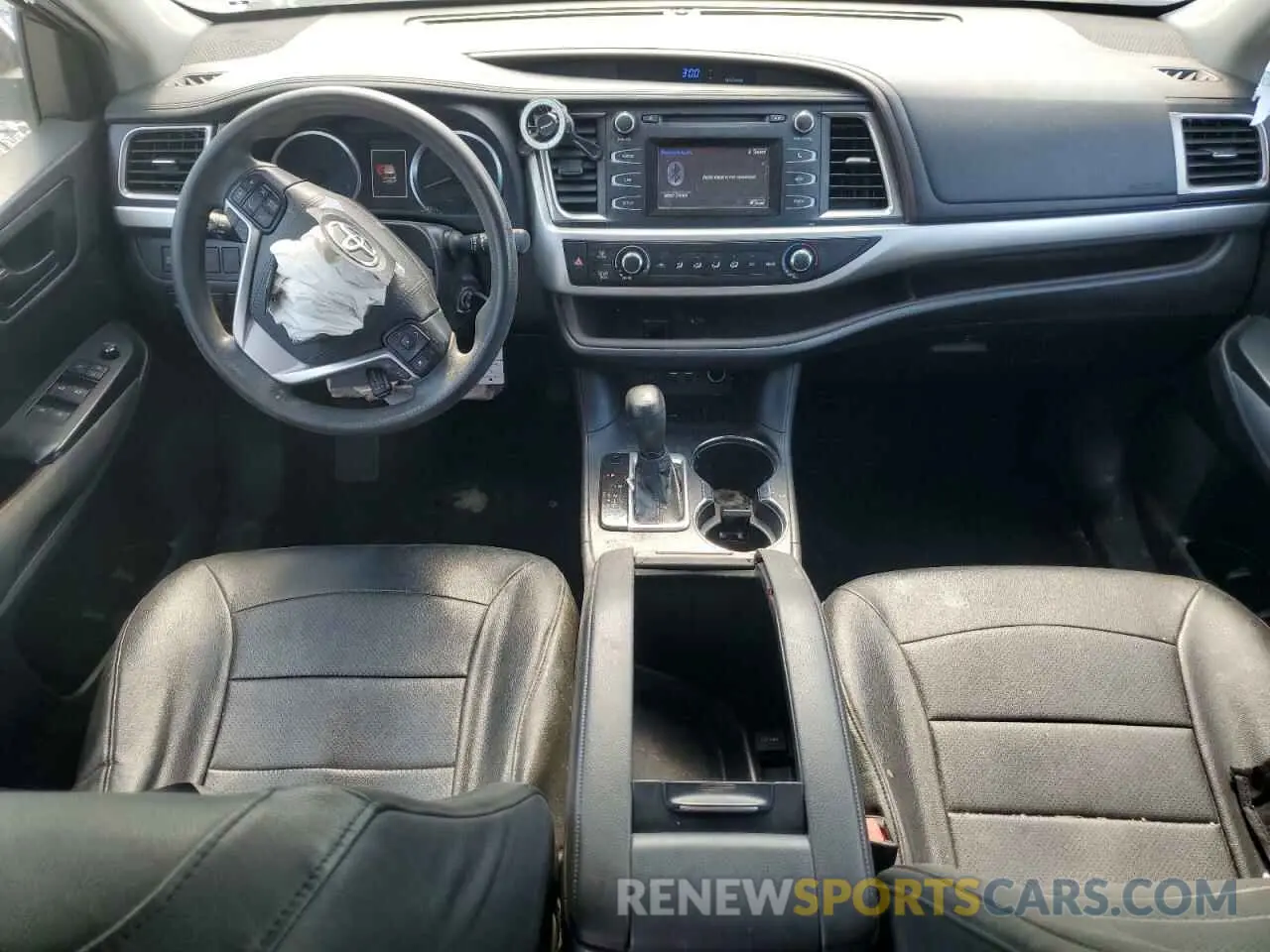 8 Photograph of a damaged car 5TDZZRFHXKS299737 TOYOTA HIGHLANDER 2019