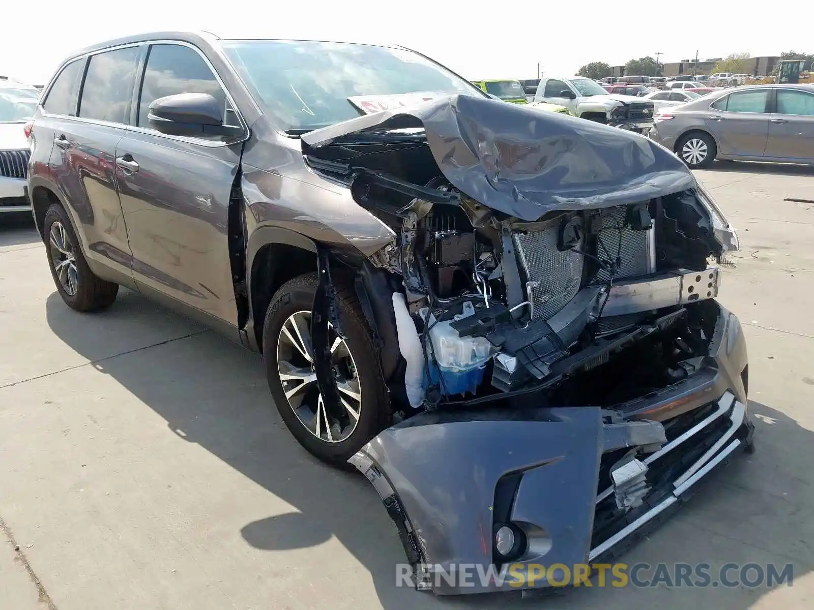 1 Photograph of a damaged car 5TDZZRFHXKS302054 TOYOTA HIGHLANDER 2019