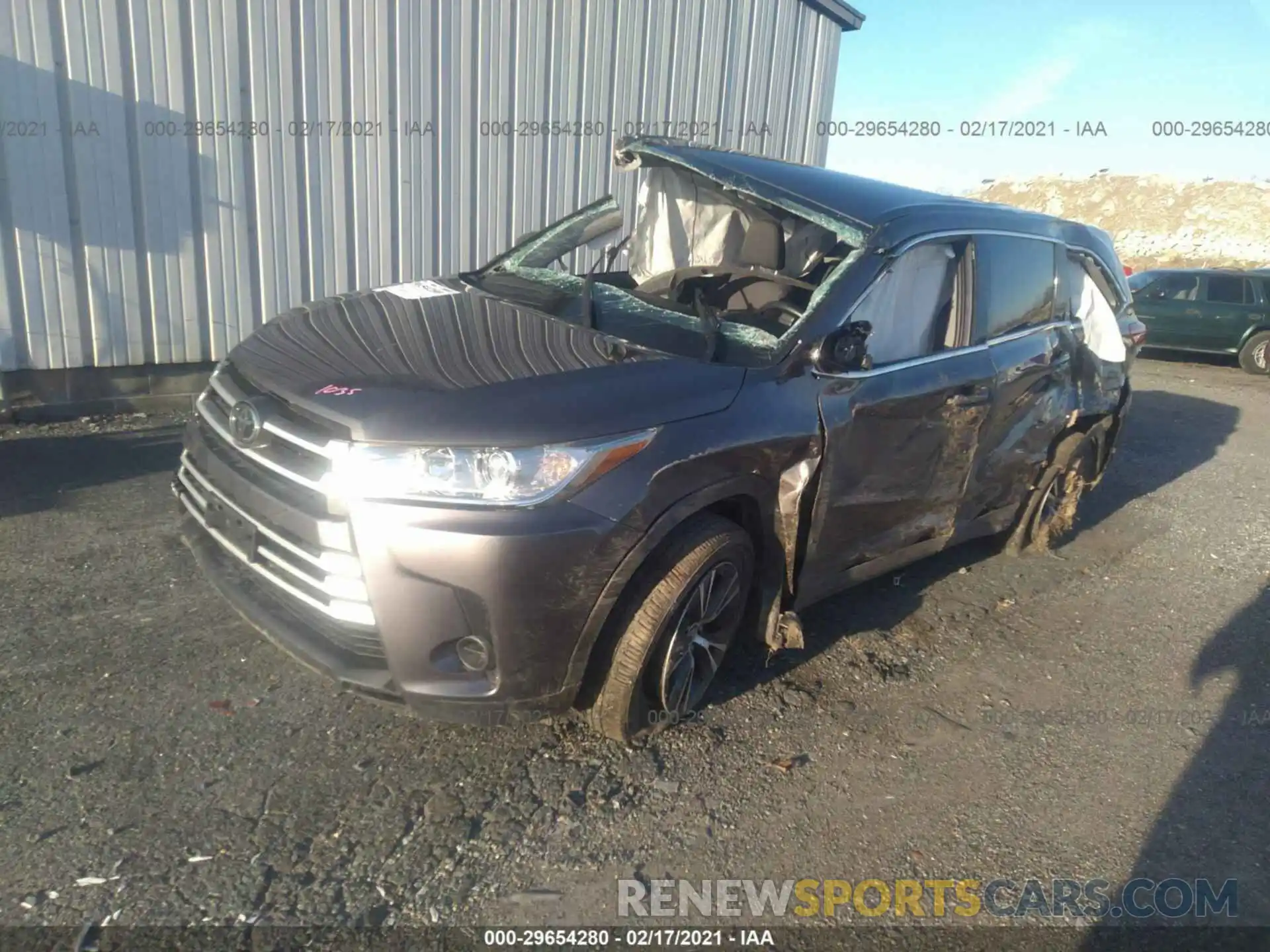 2 Photograph of a damaged car 5TDZZRFHXKS304709 TOYOTA HIGHLANDER 2019