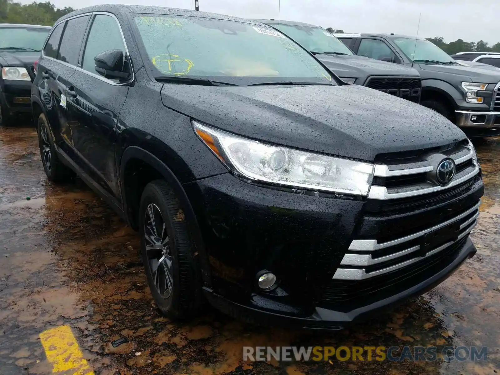 1 Photograph of a damaged car 5TDZZRFHXKS305844 TOYOTA HIGHLANDER 2019