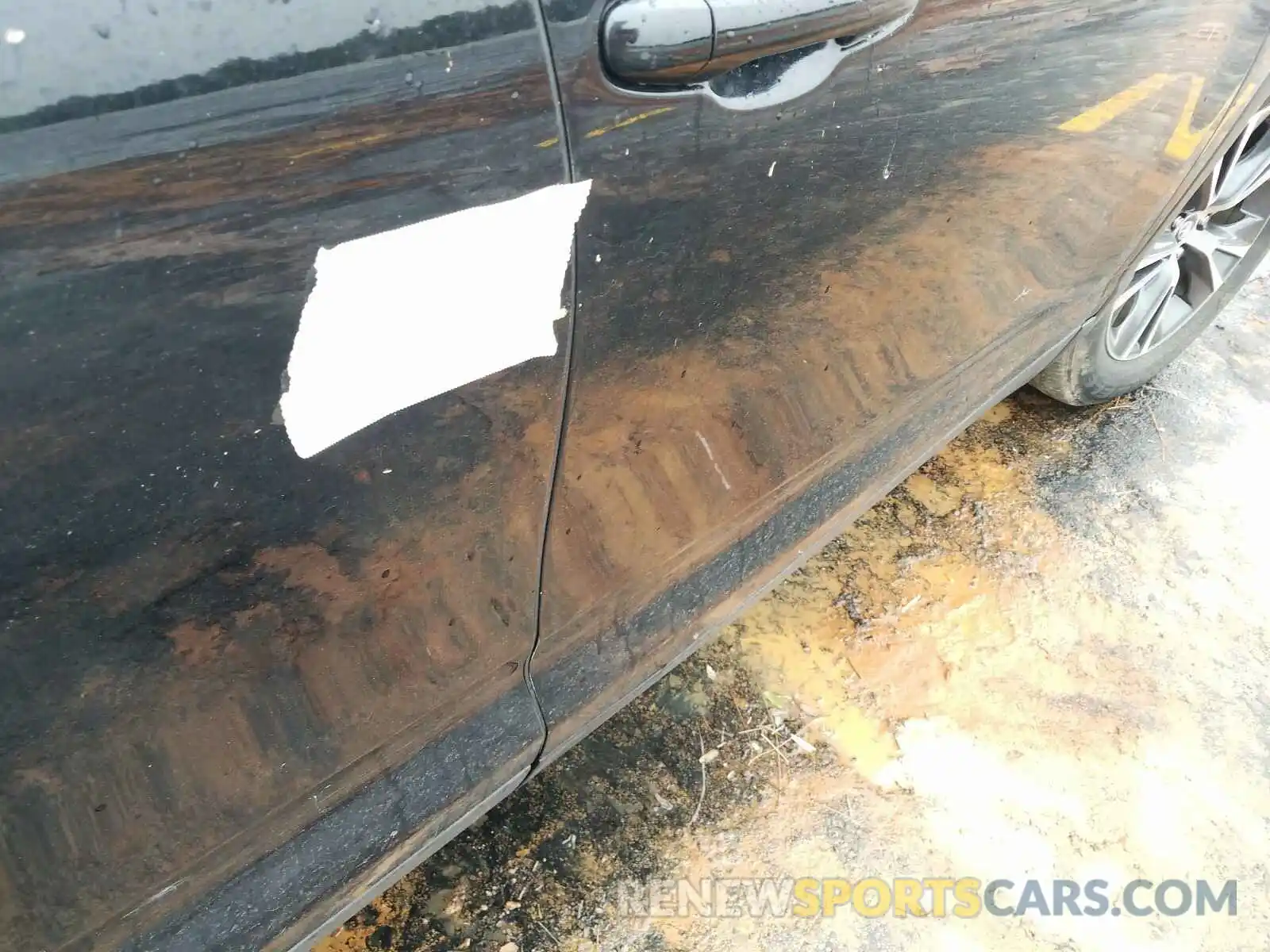 9 Photograph of a damaged car 5TDZZRFHXKS305844 TOYOTA HIGHLANDER 2019