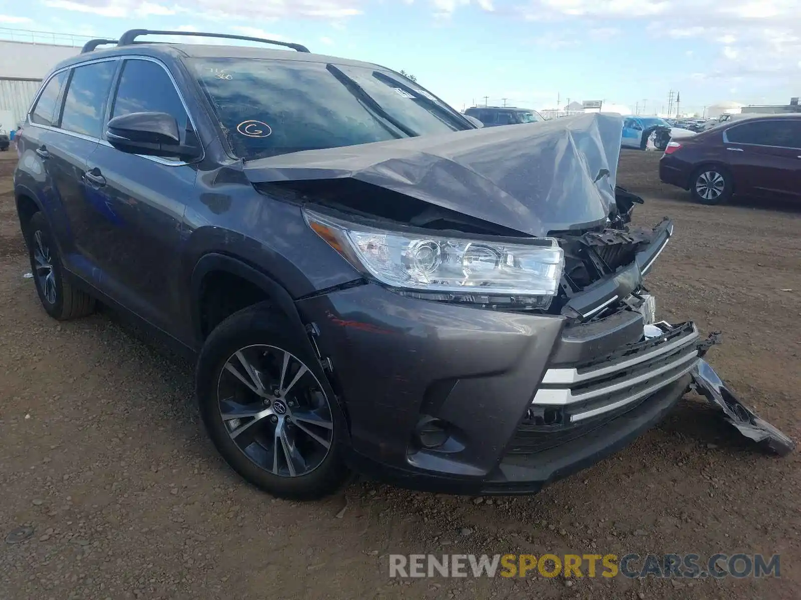 1 Photograph of a damaged car 5TDZZRFHXKS330212 TOYOTA HIGHLANDER 2019