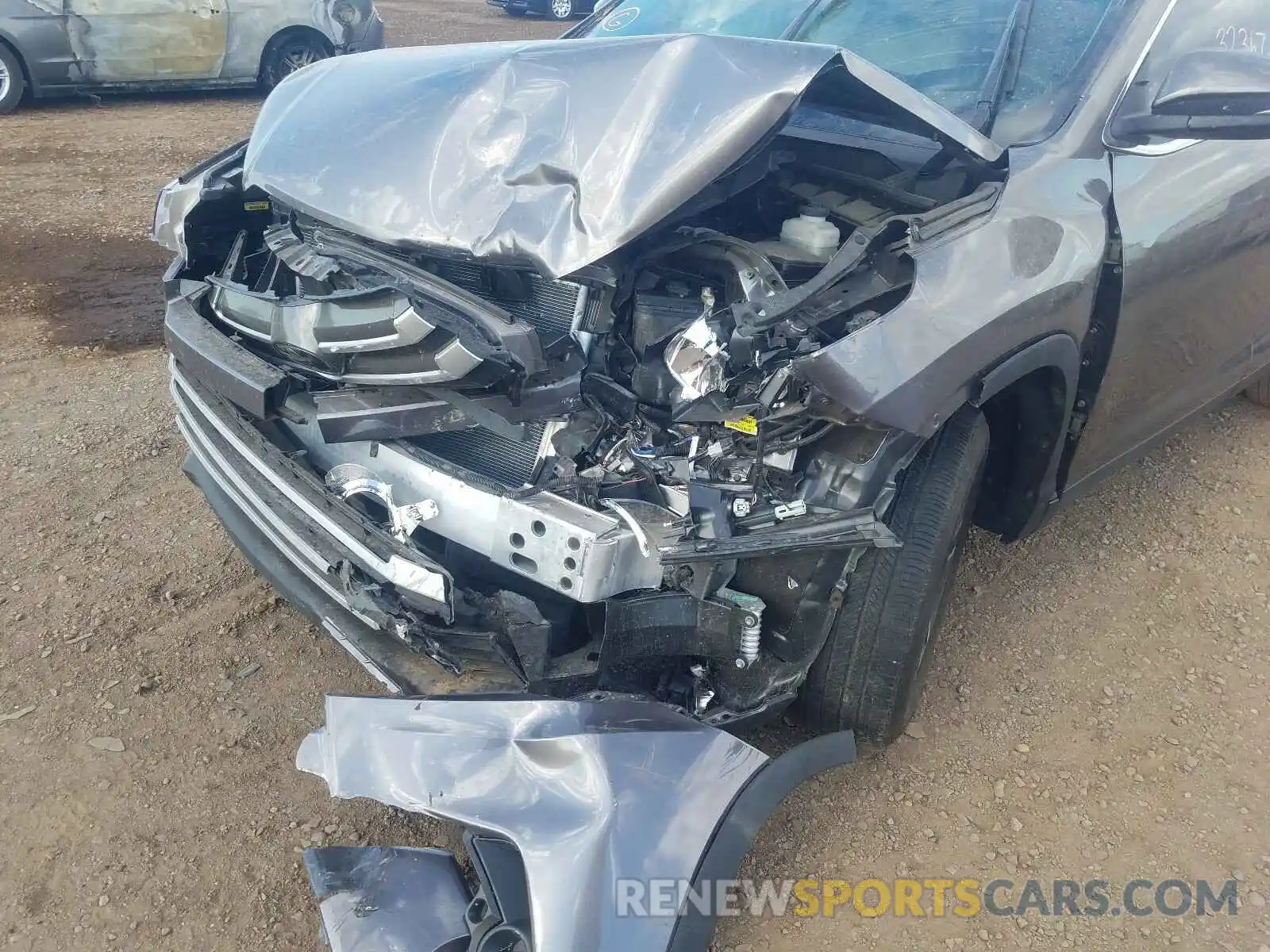 9 Photograph of a damaged car 5TDZZRFHXKS330212 TOYOTA HIGHLANDER 2019