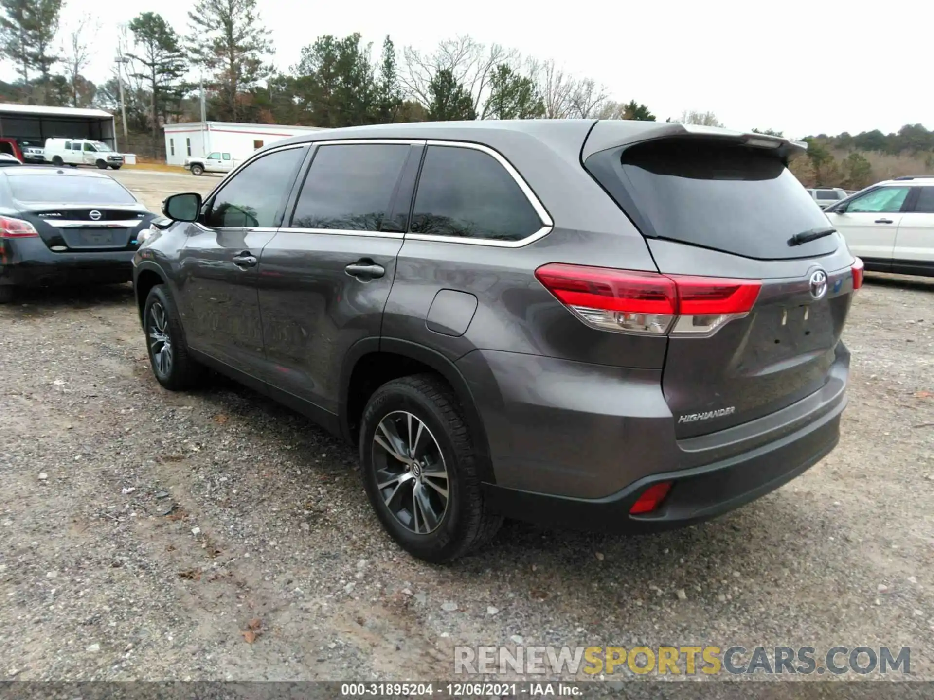 3 Photograph of a damaged car 5TDZZRFHXKS331554 TOYOTA HIGHLANDER 2019