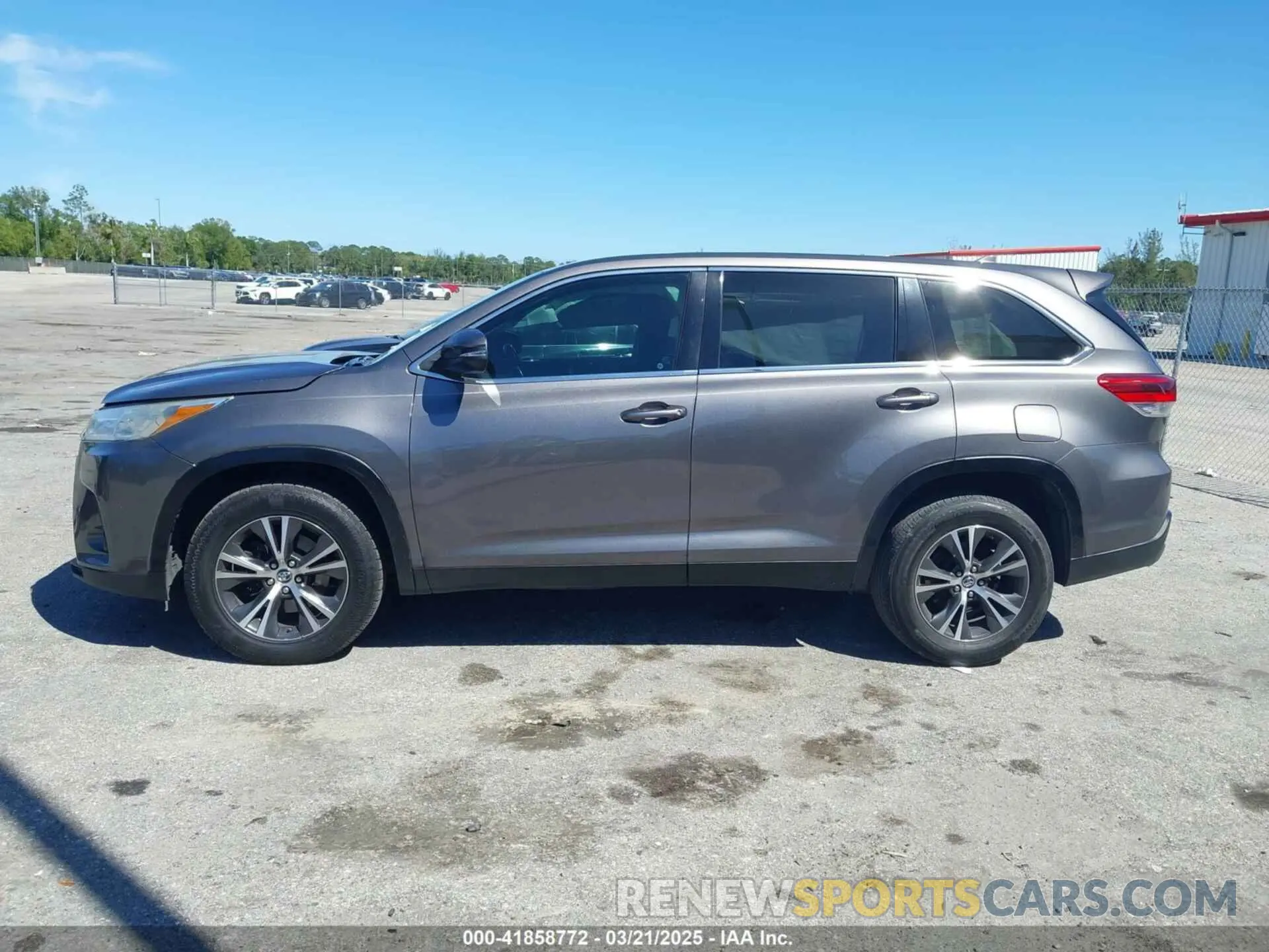 15 Photograph of a damaged car 5TDZZRFHXKS334616 TOYOTA HIGHLANDER 2019