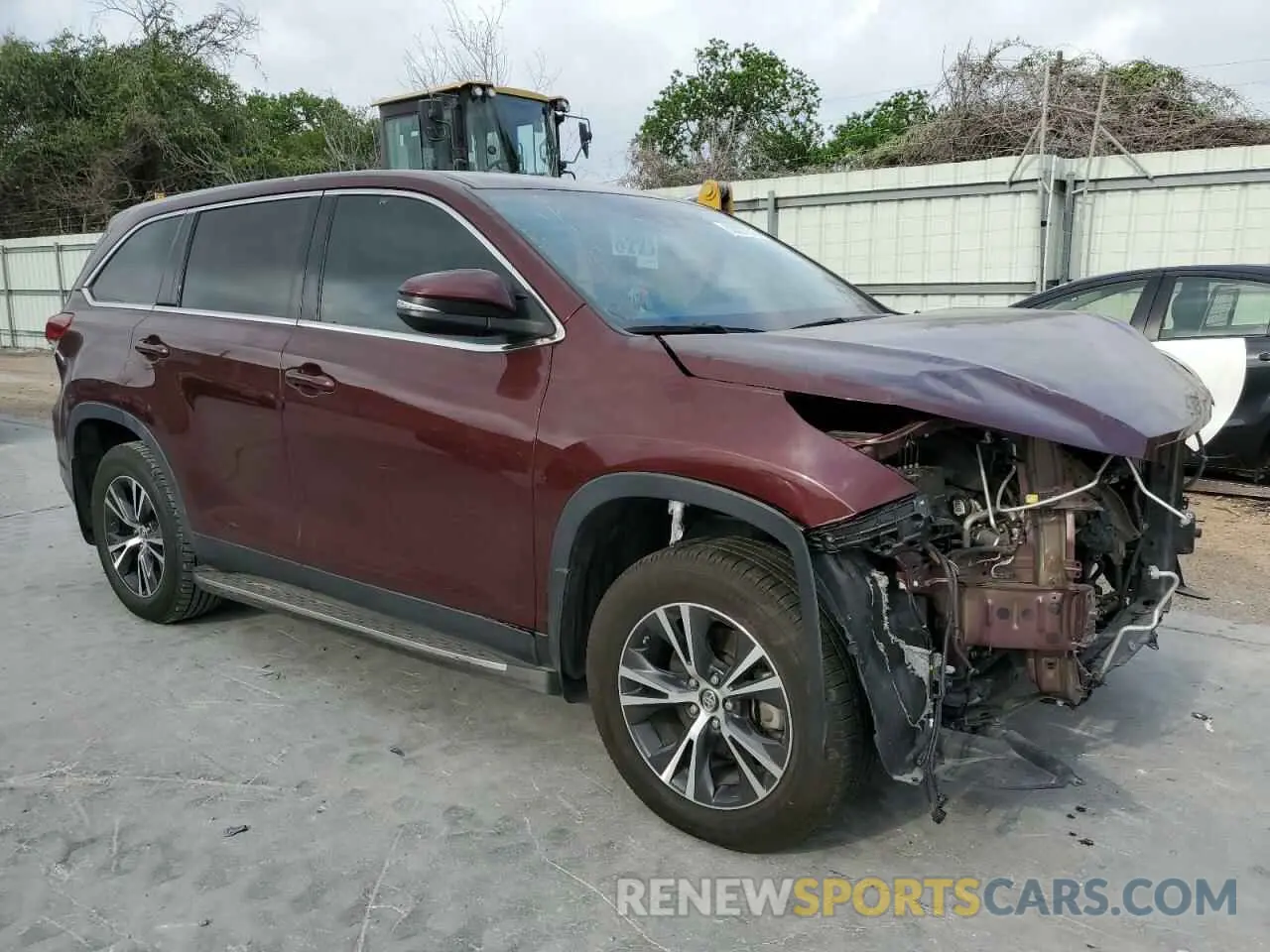 4 Photograph of a damaged car 5TDZZRFHXKS357362 TOYOTA HIGHLANDER 2019