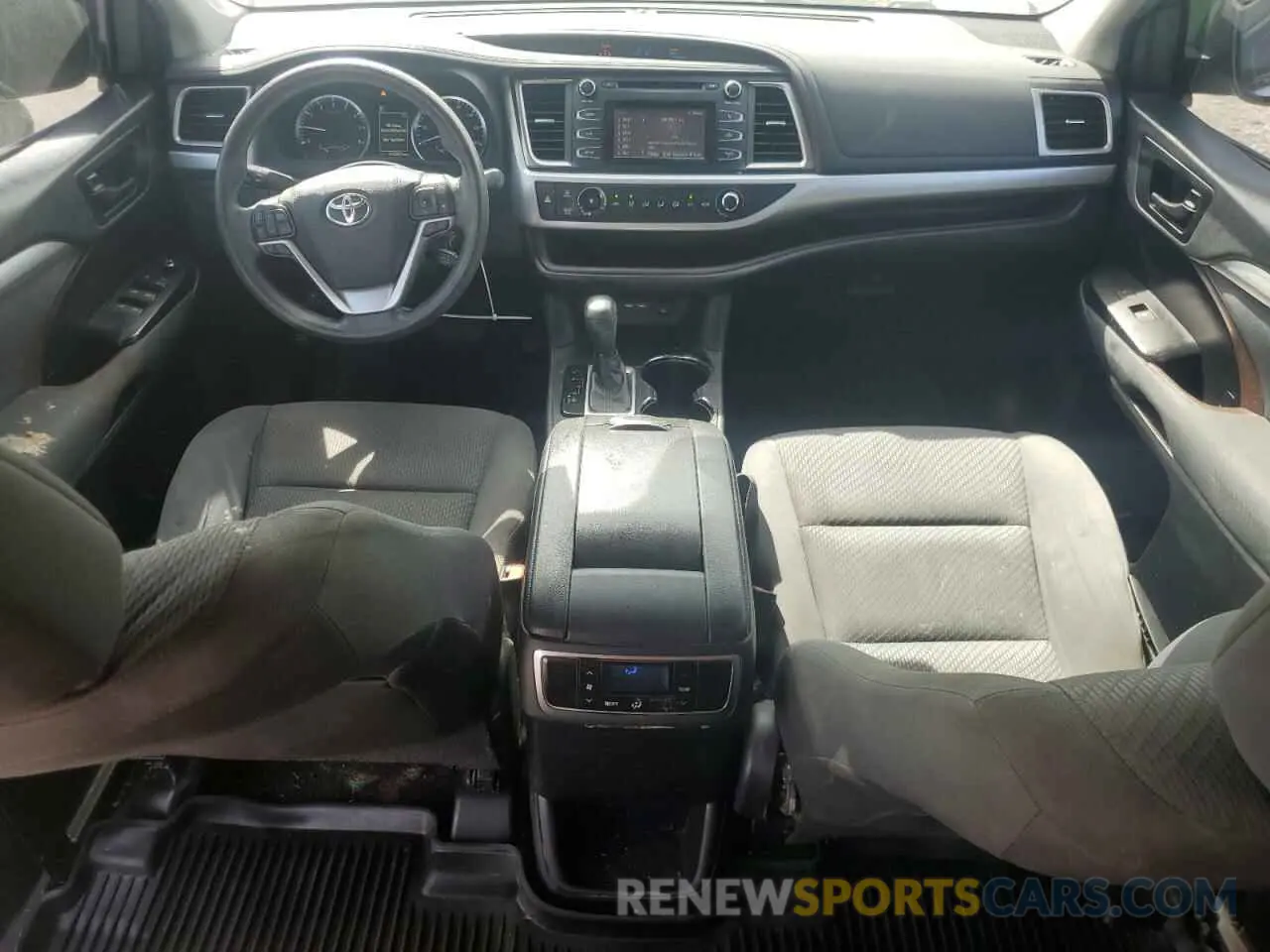 8 Photograph of a damaged car 5TDZZRFHXKS360648 TOYOTA HIGHLANDER 2019