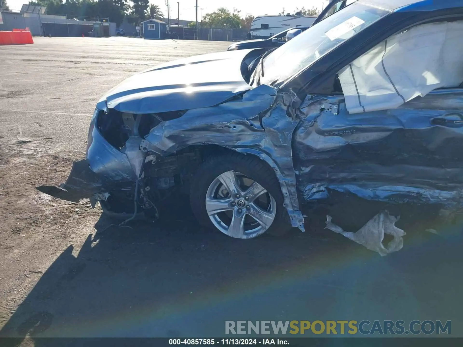 17 Photograph of a damaged car 5TDBBRCH3LS004425 TOYOTA HIGHLANDER 2020