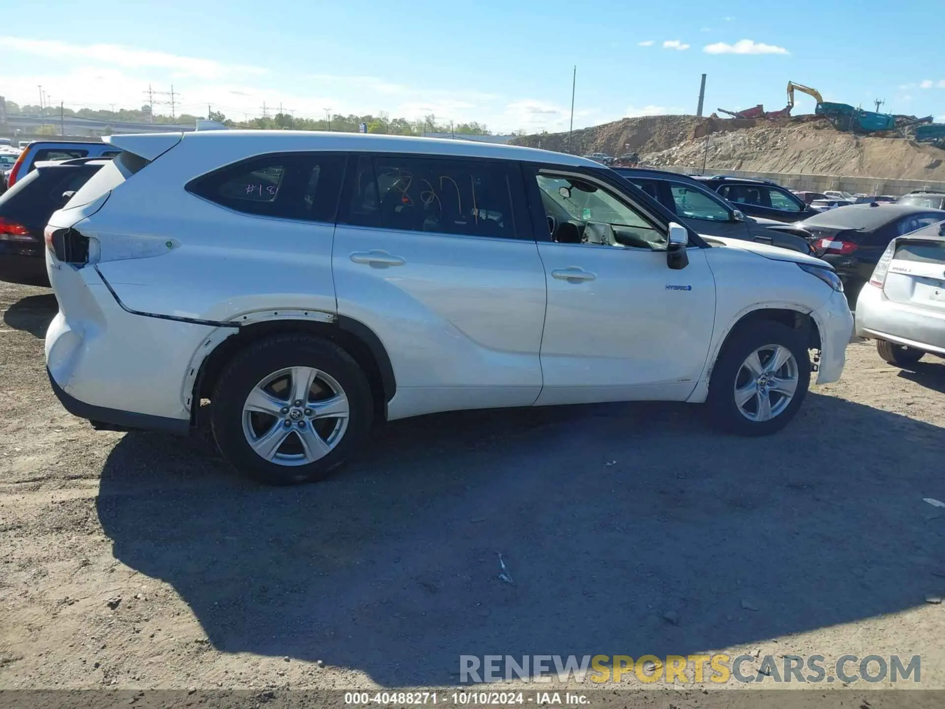 13 Photograph of a damaged car 5TDBBRCH3LS005137 TOYOTA HIGHLANDER 2020