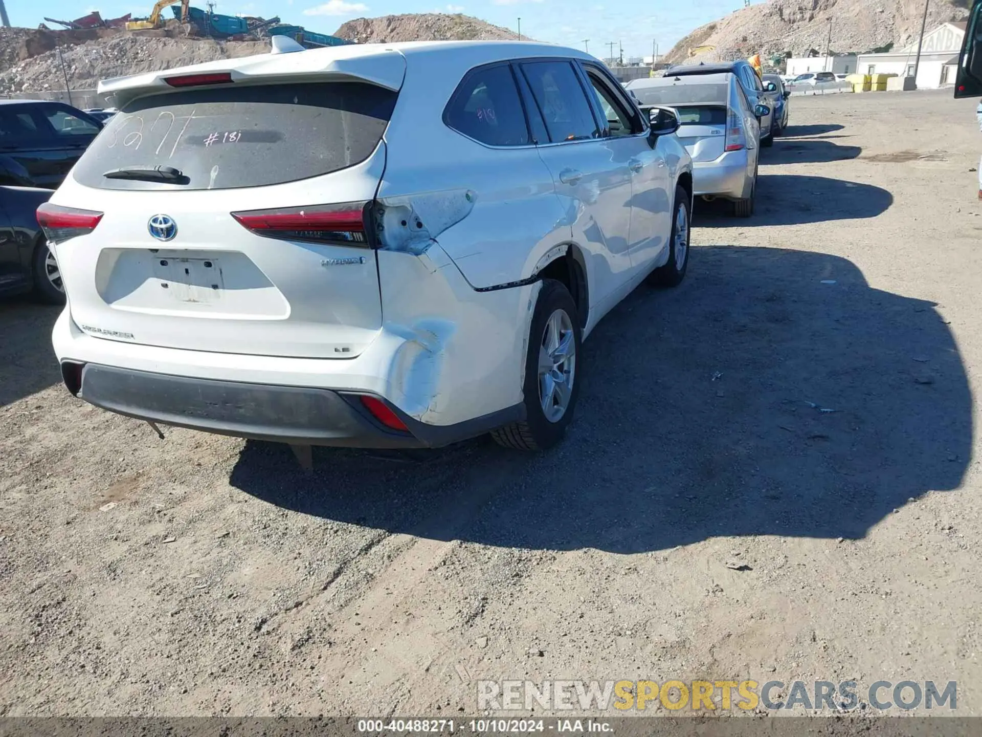 4 Photograph of a damaged car 5TDBBRCH3LS005137 TOYOTA HIGHLANDER 2020