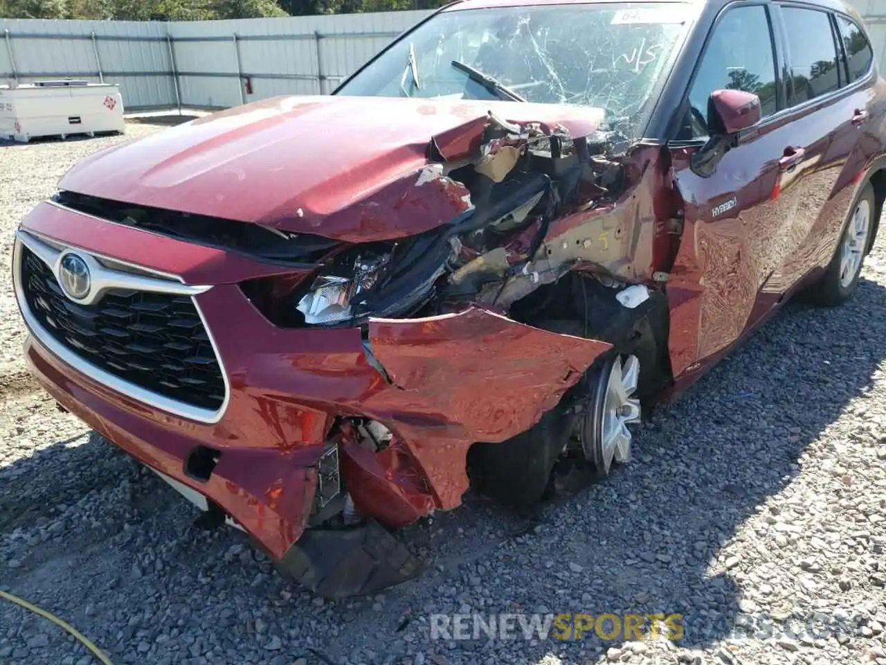 9 Photograph of a damaged car 5TDBBRCH6LS502117 TOYOTA HIGHLANDER 2020